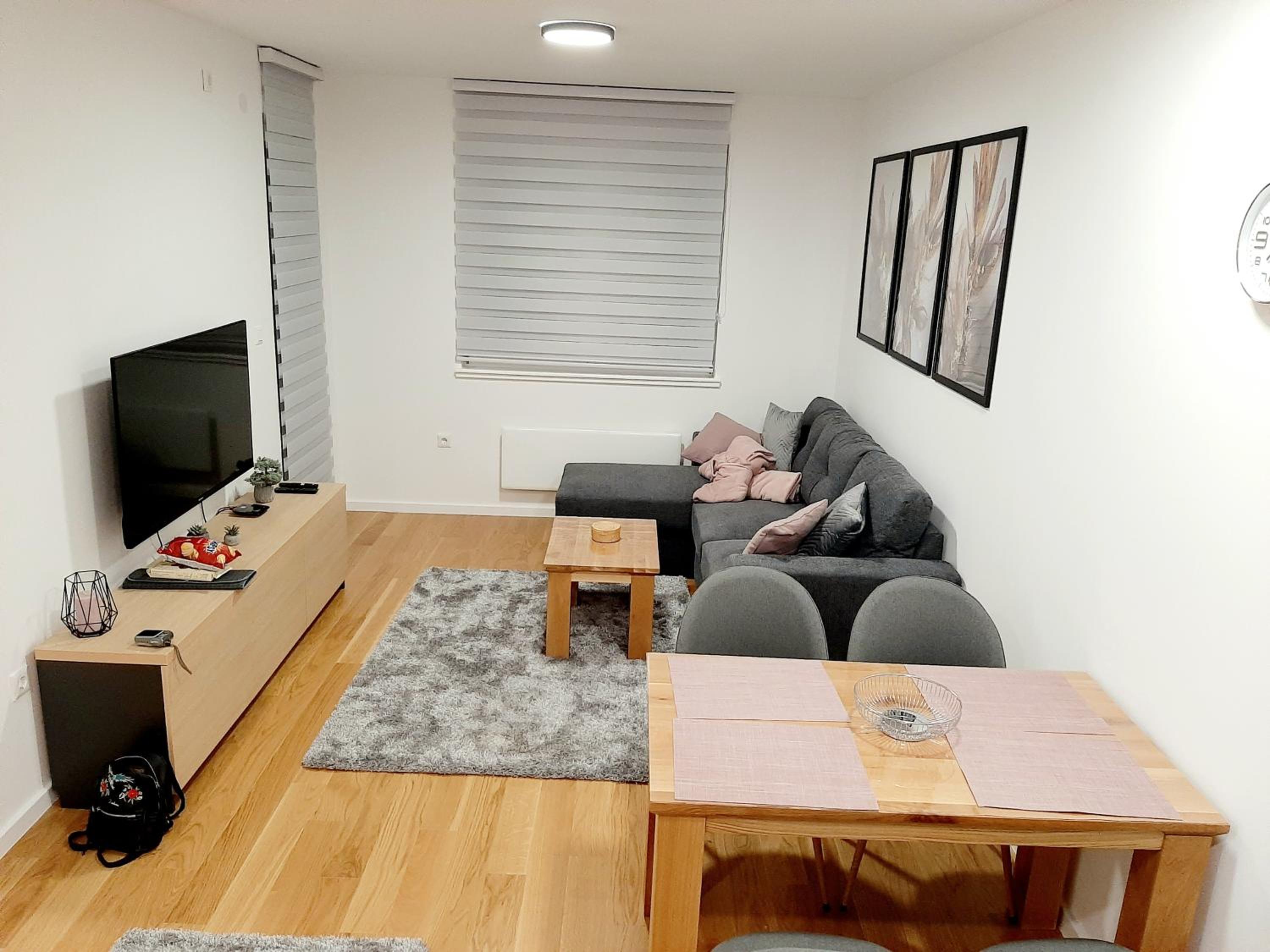 One-Bedroom Apartment photo 1