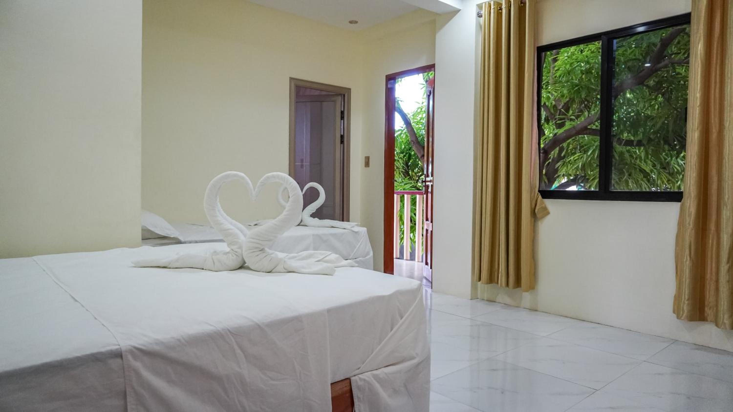 Triple Room with Bathroom photo 2