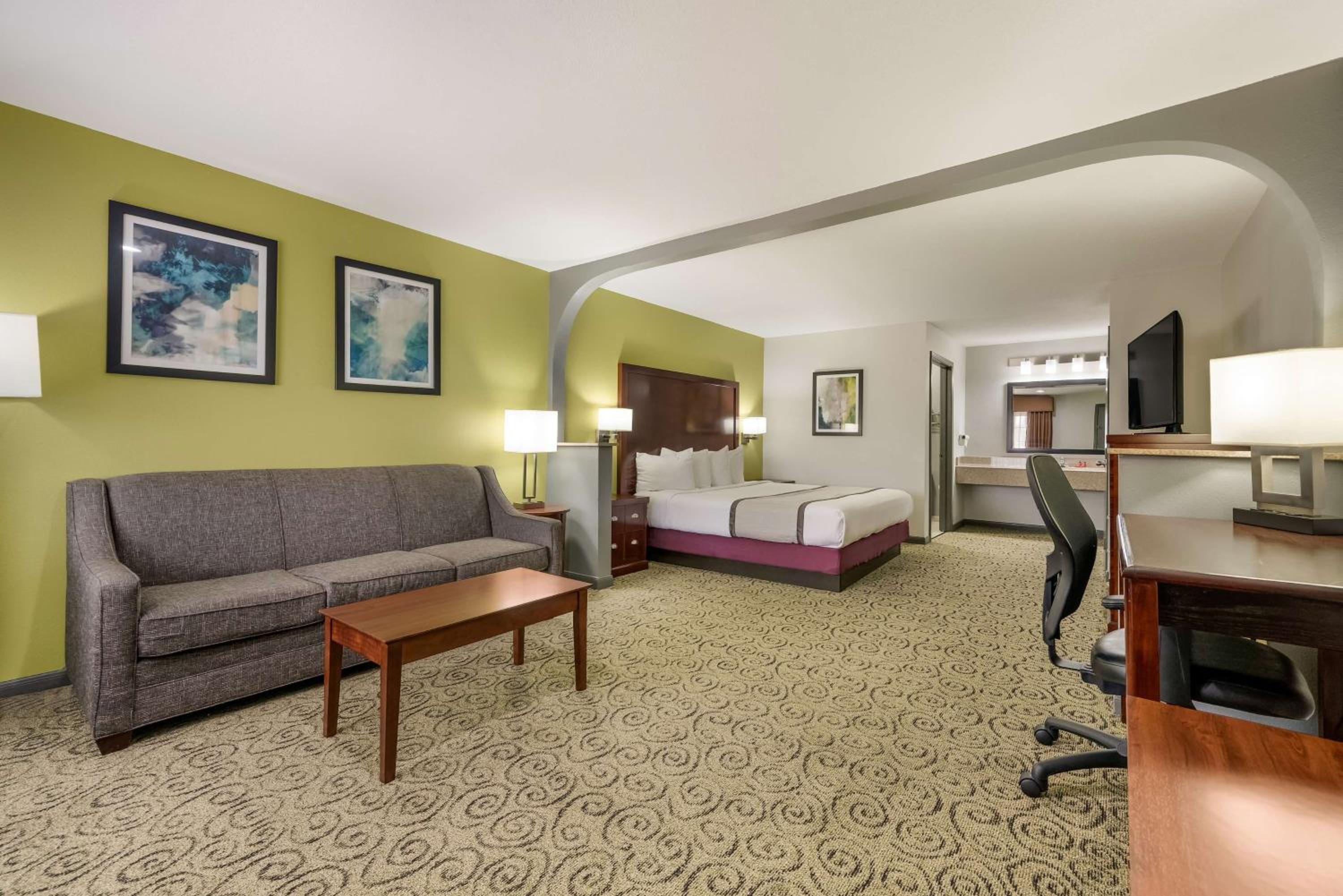 King Suite with Spa Bath - Non-Smoking
