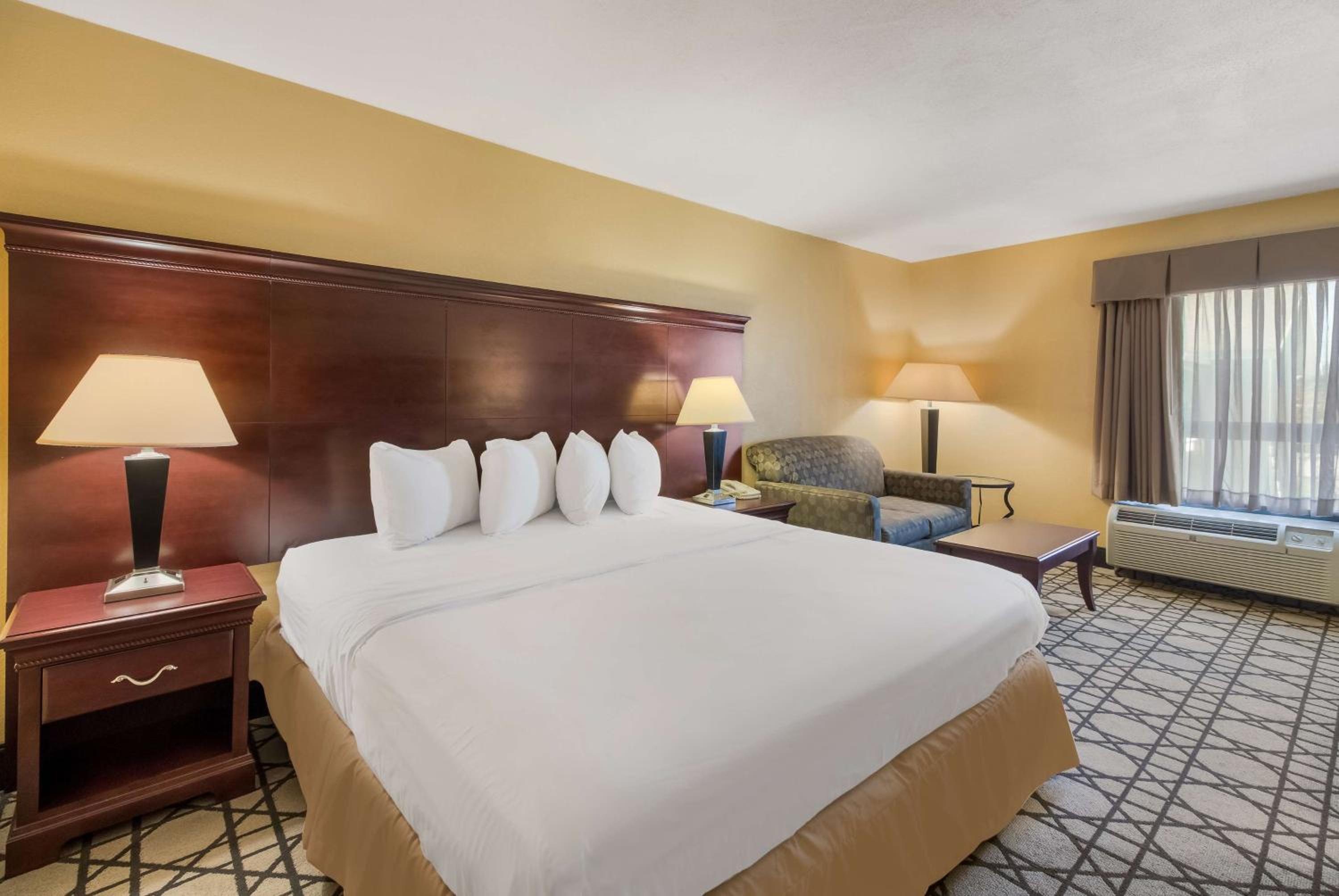 King Room - Non-Smoking - Photo 1