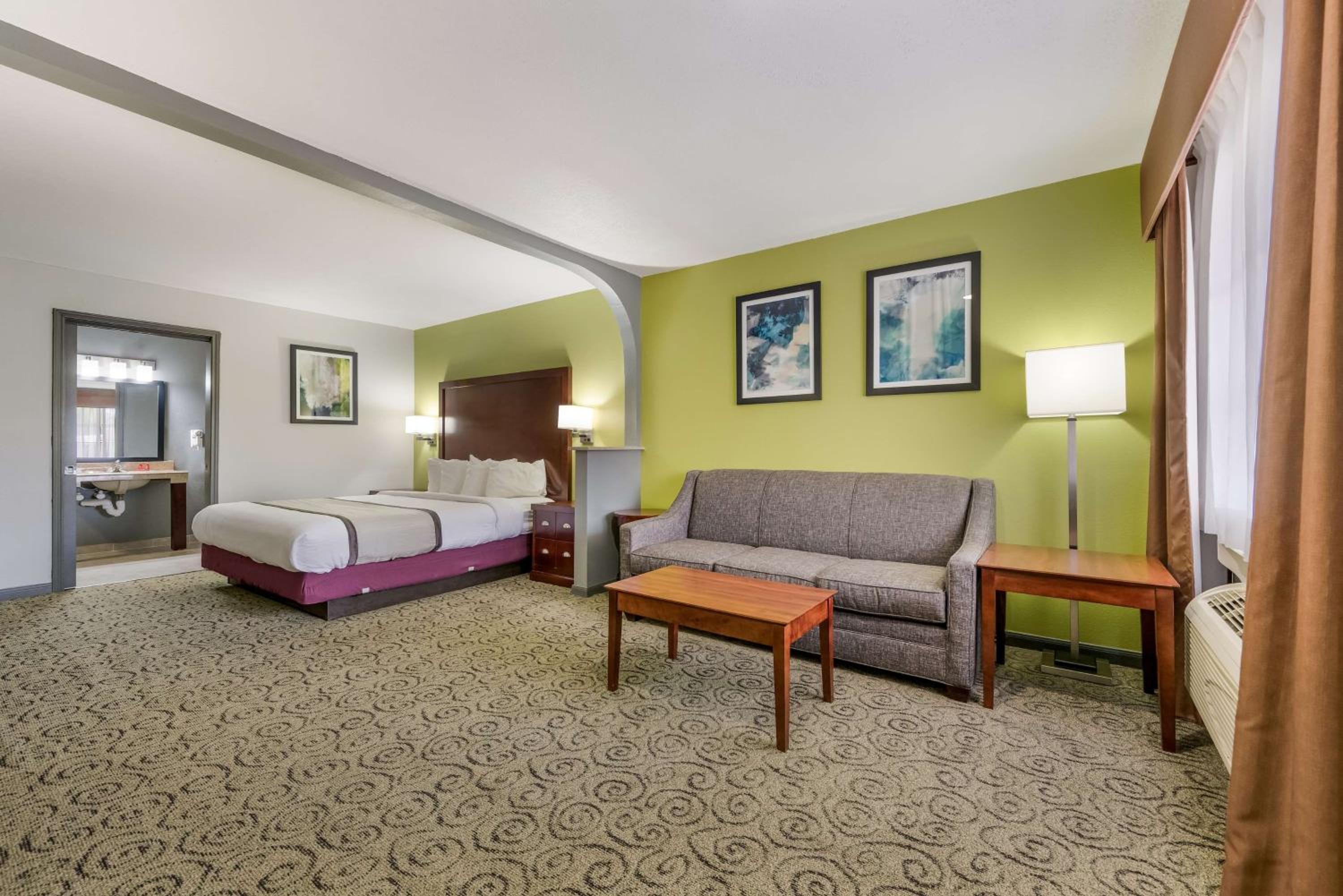 King Room with Roll-in Shower - Disability Access/Non-Smoking