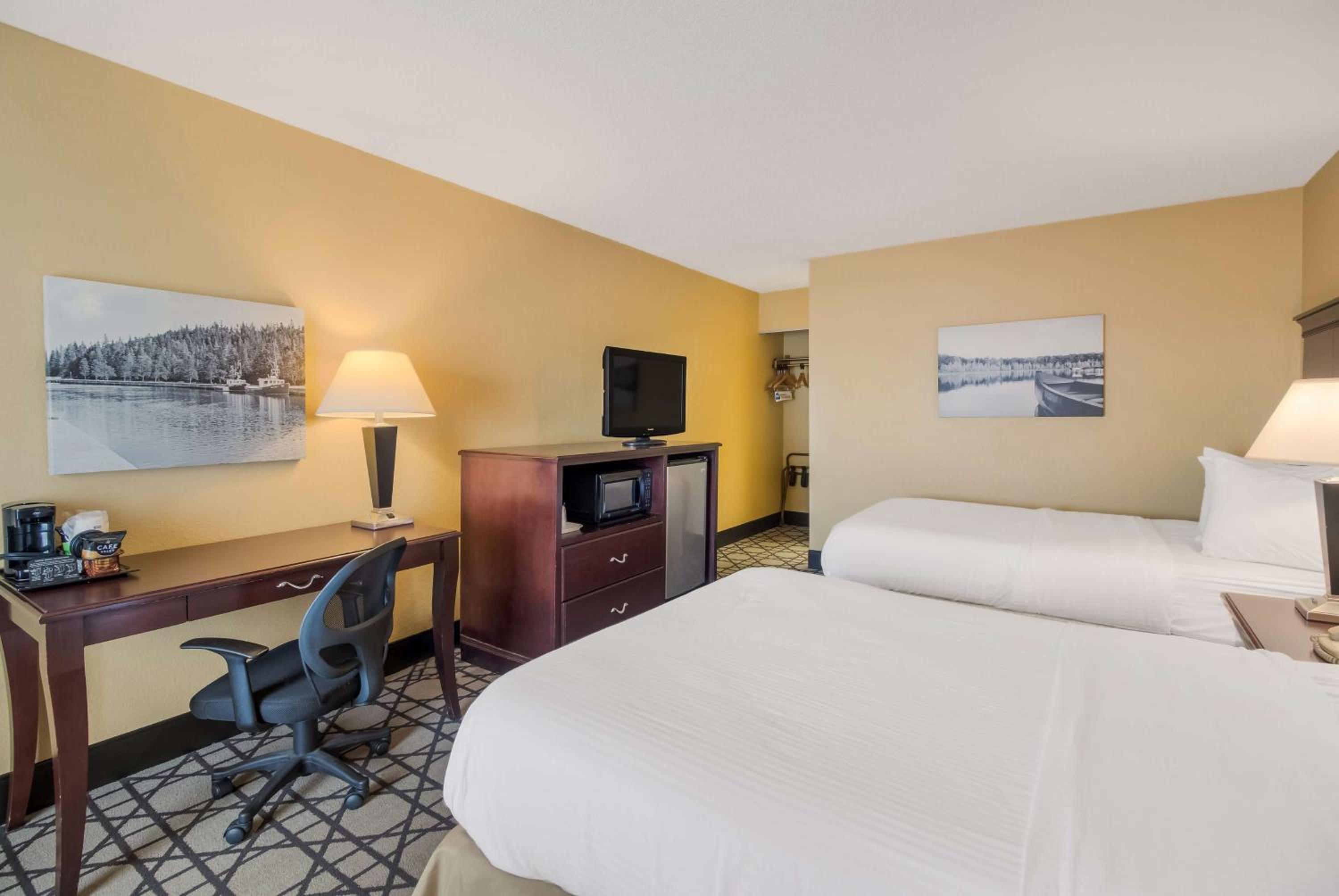 Double Room with Two Double Beds - Photo 2