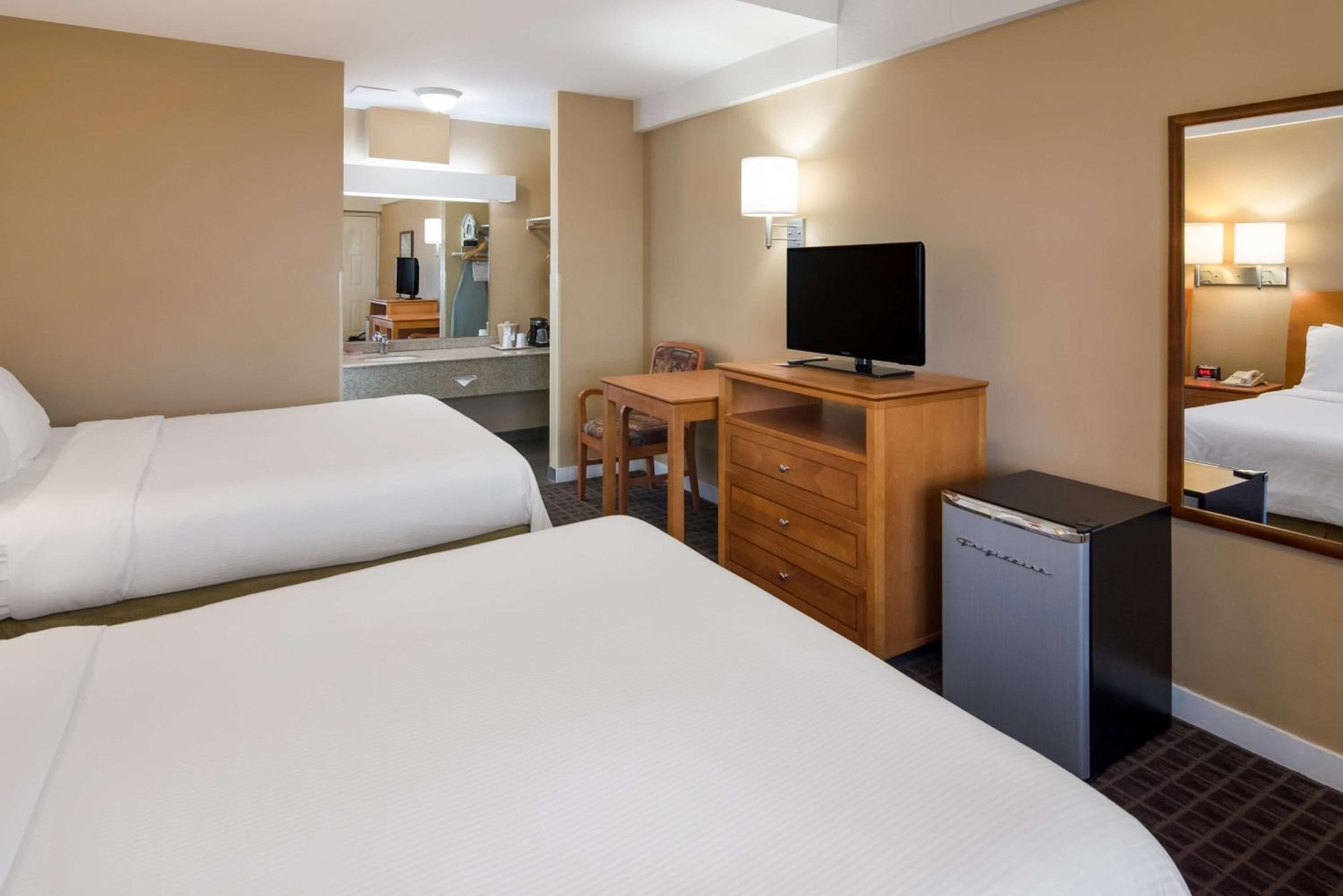 Double Room - Non-Smoking  - Photo 2