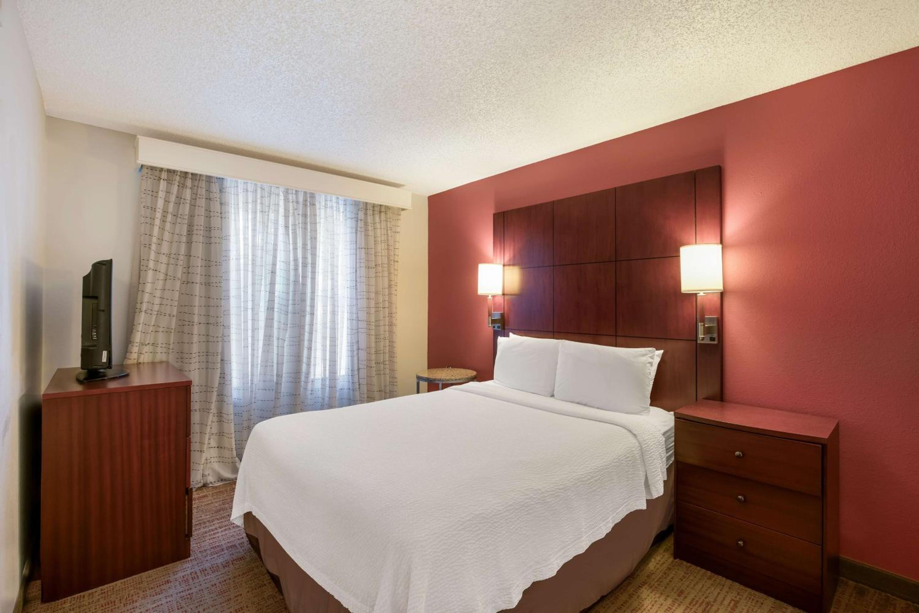 Two-Bedroom Suite with Two Queen Beds - Photo 2
