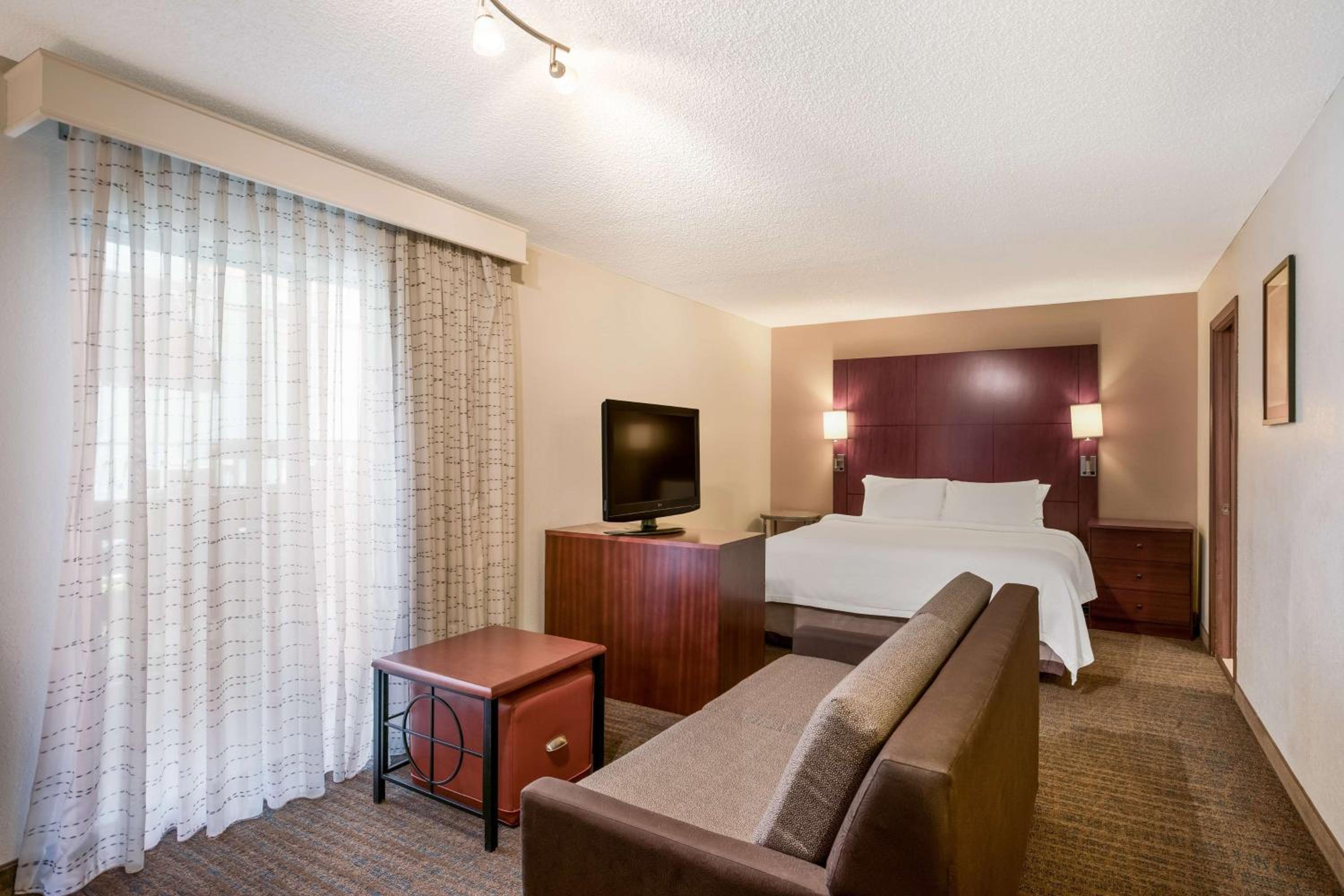 King Suite with Bath Tub - Disability Access - Photo 1