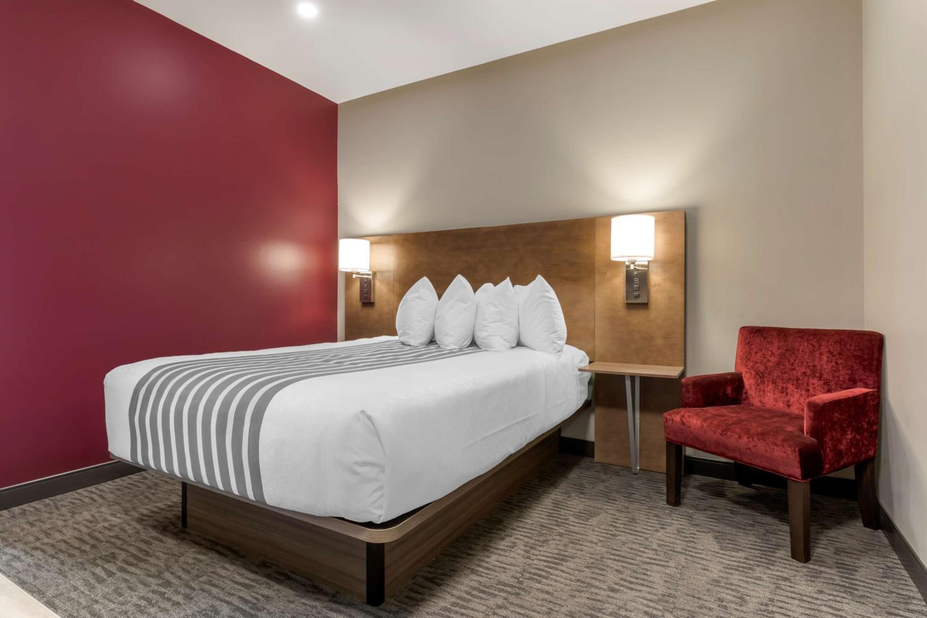 Queen Room with Two Queen Beds - Non-Smoking - Photo 3