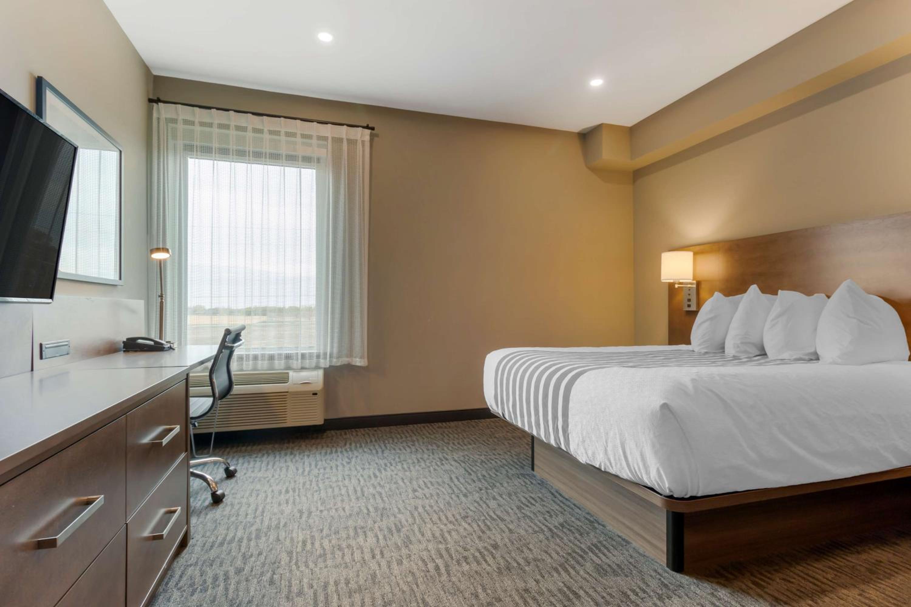 Queen Room with Two Queen Beds - Non-Smoking - Photo 1