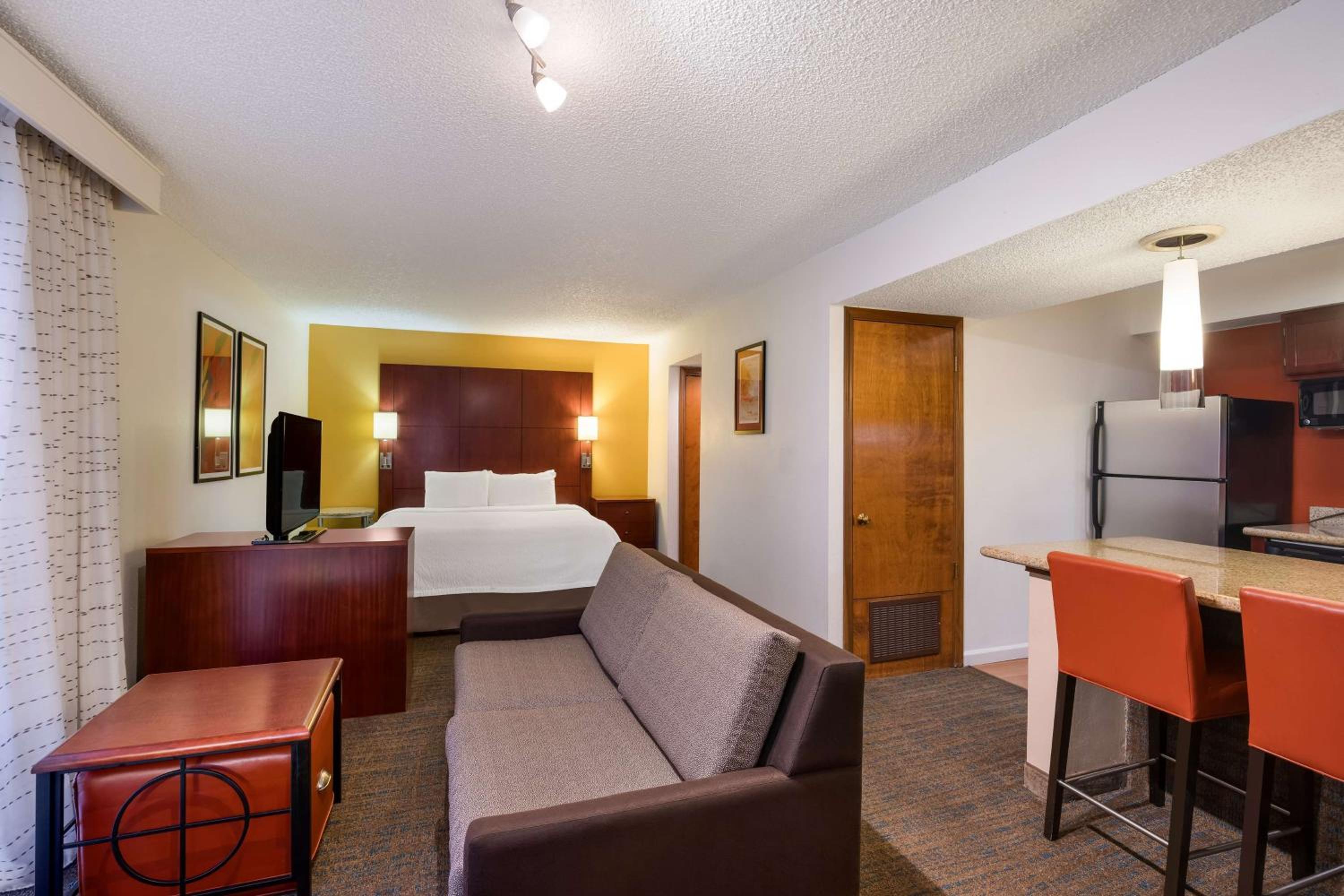 Studio King Suite - Photo 3