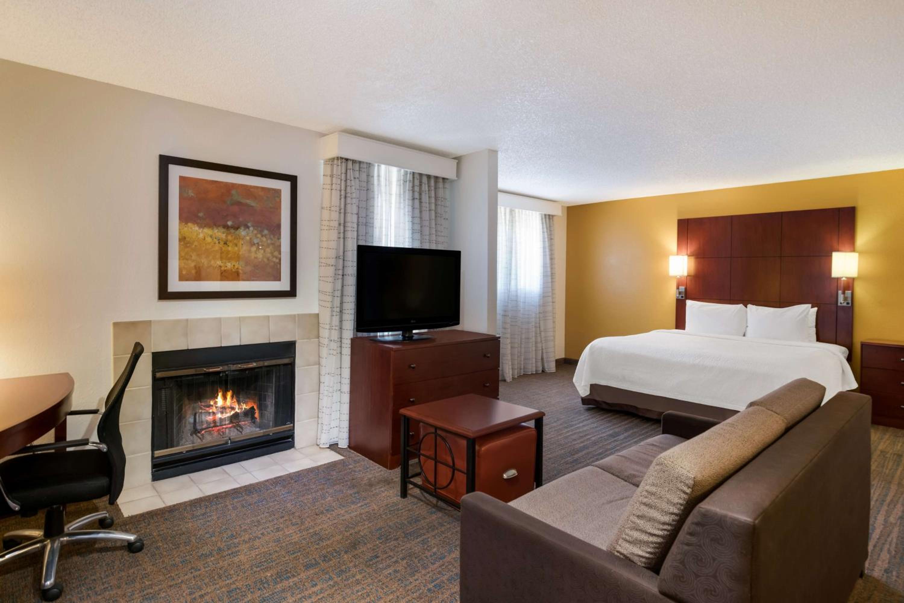 King Suite - Disability Access - Photo 1