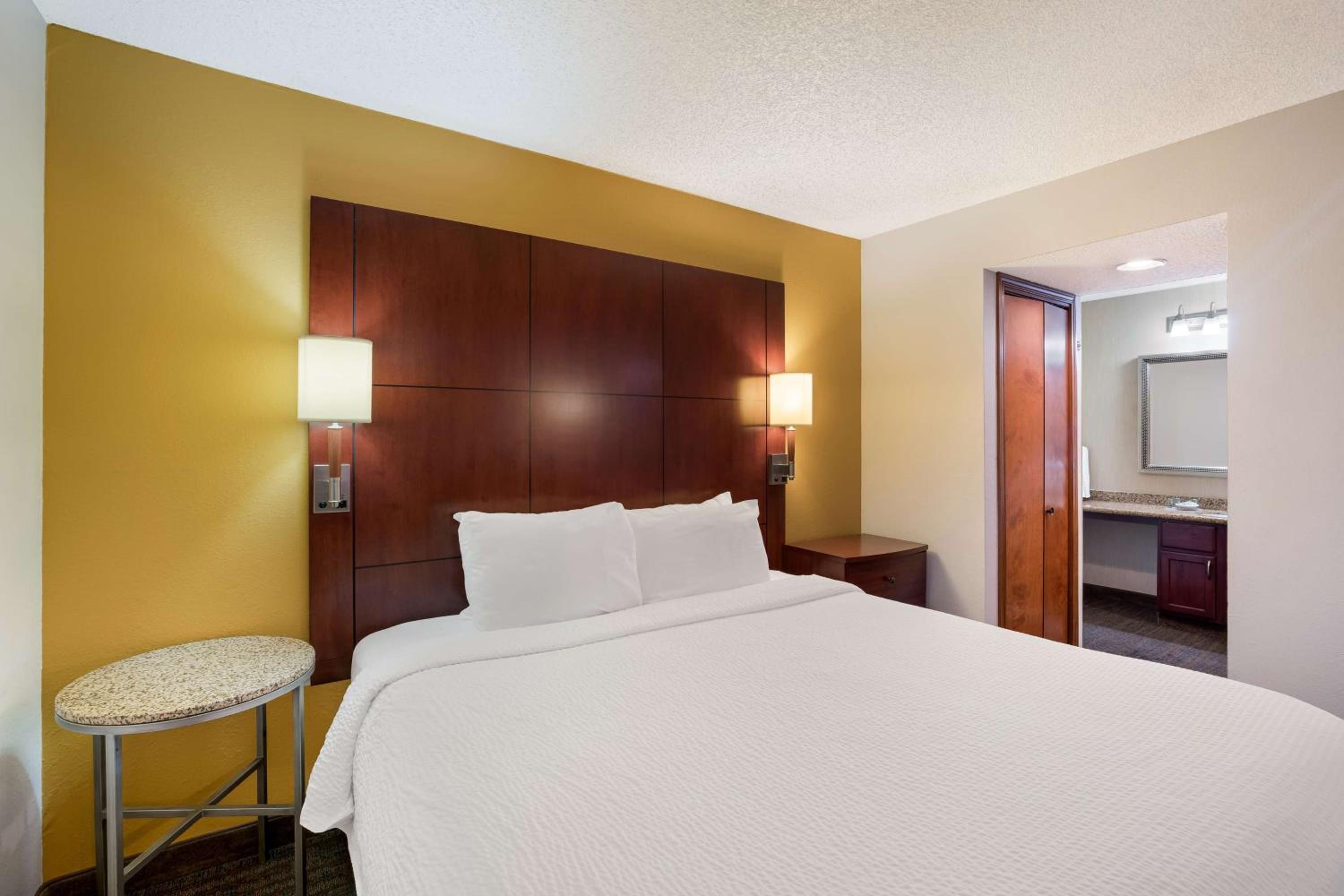 Studio King Suite - Photo 1