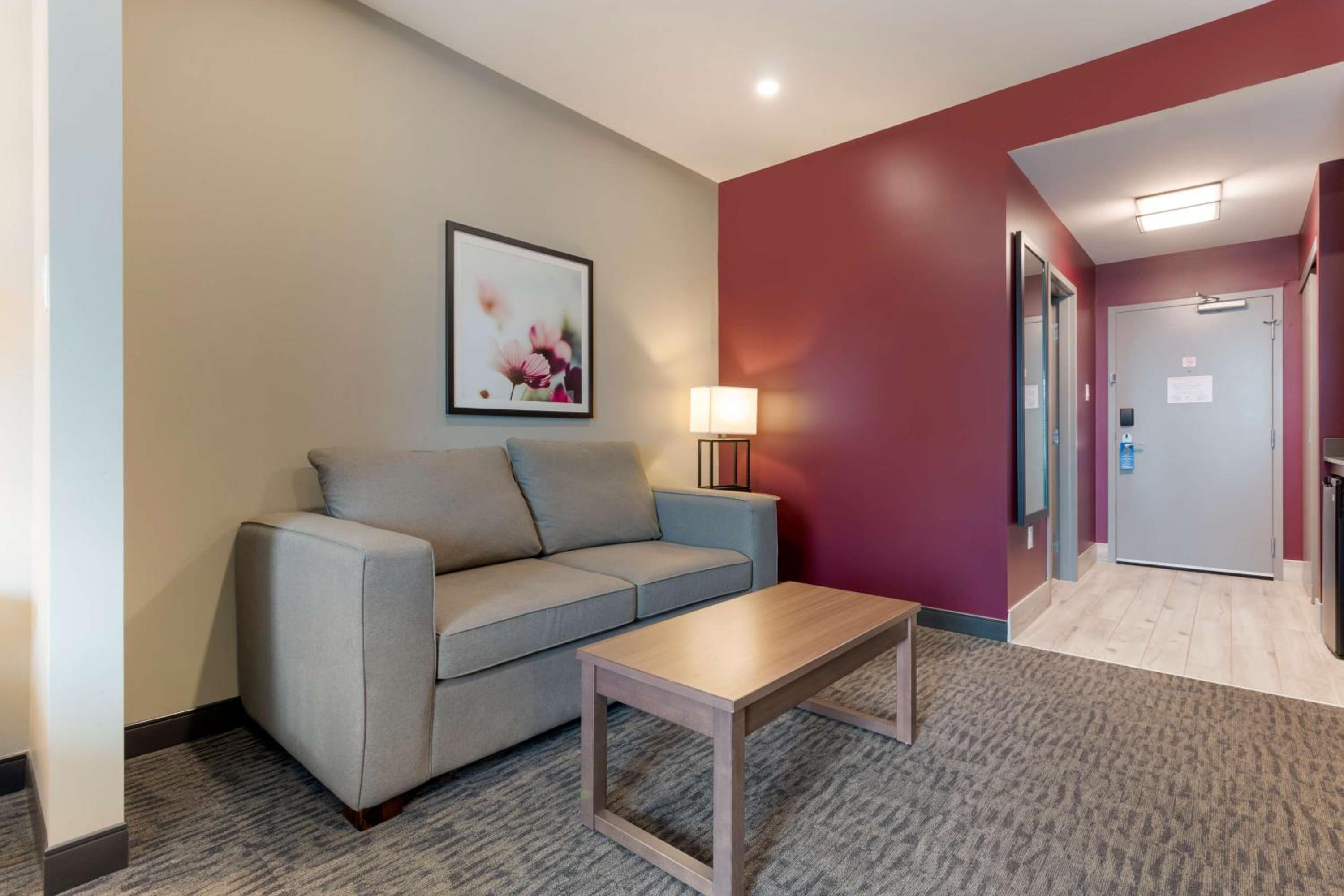 King Suite with Sofa Bed - Non-Smoking - Photo 2