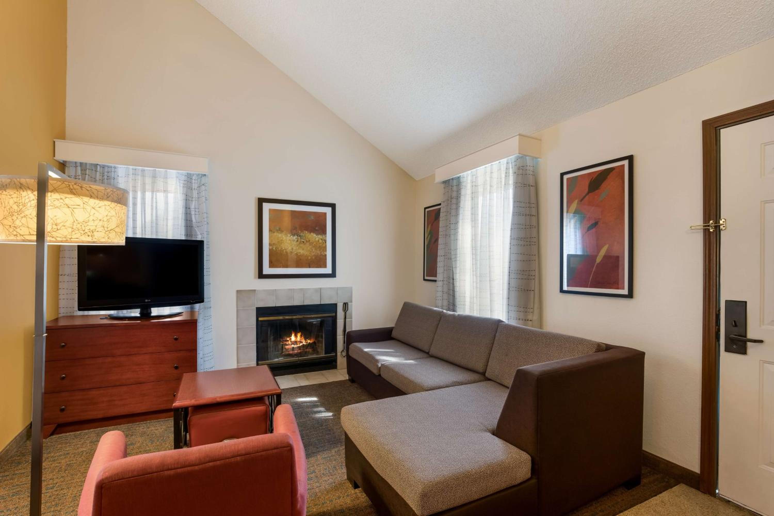 Suite with Two Queen Beds and Sofa Bed  - Photo 5