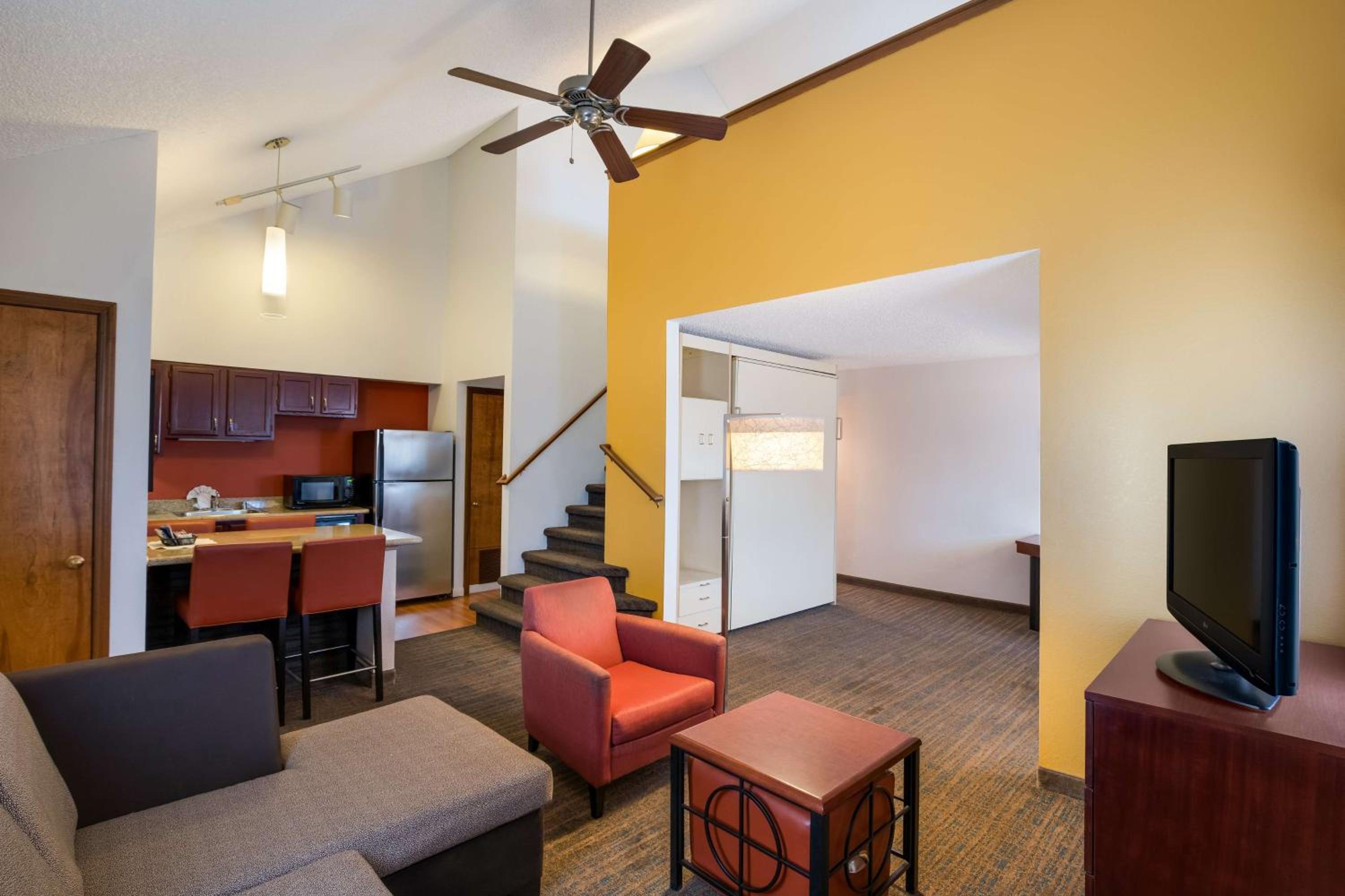 Suite with Two Queen Beds and Sofa Bed  - Photo 7