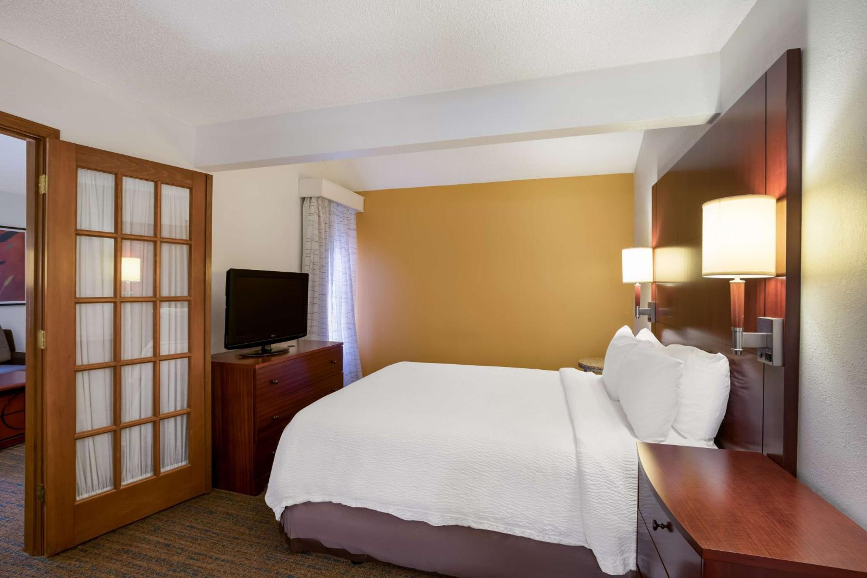Suite with Two Queen Beds and Sofa Bed  - Photo 2