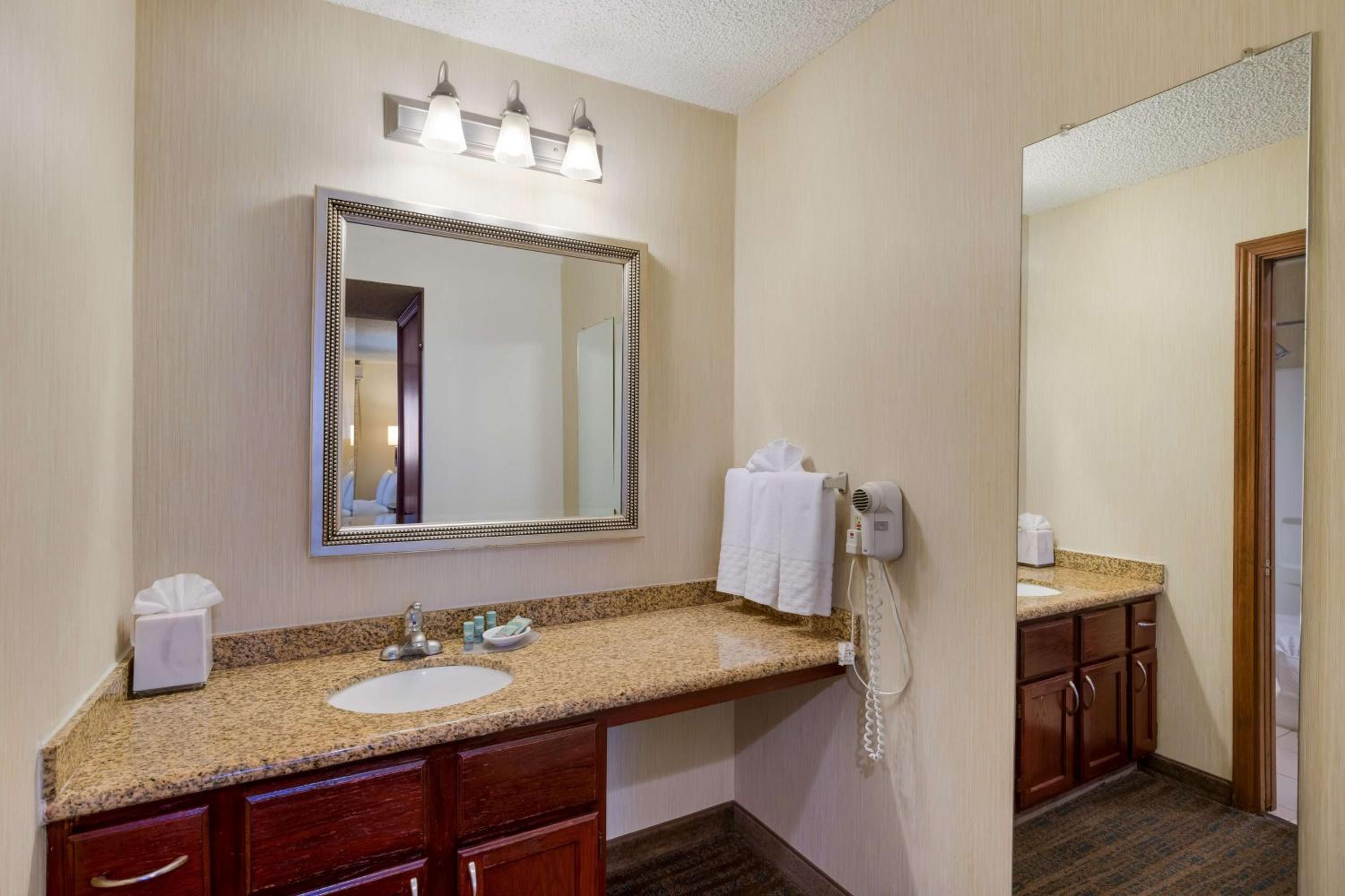 Studio Suite with Two Queen Beds - Photo 4