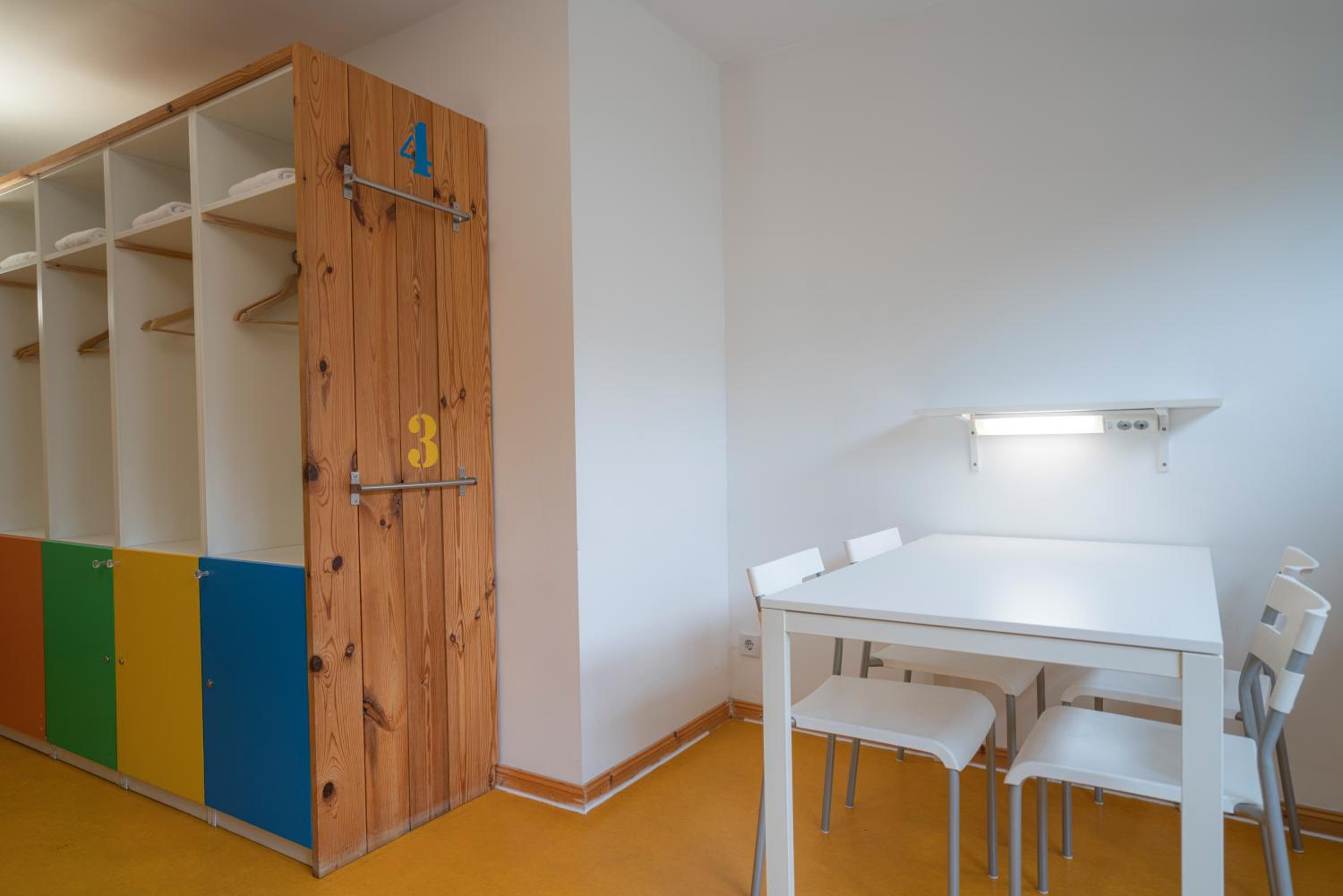Bed in 4-Bed Dormitory Room with Shared Bathroom photo 3