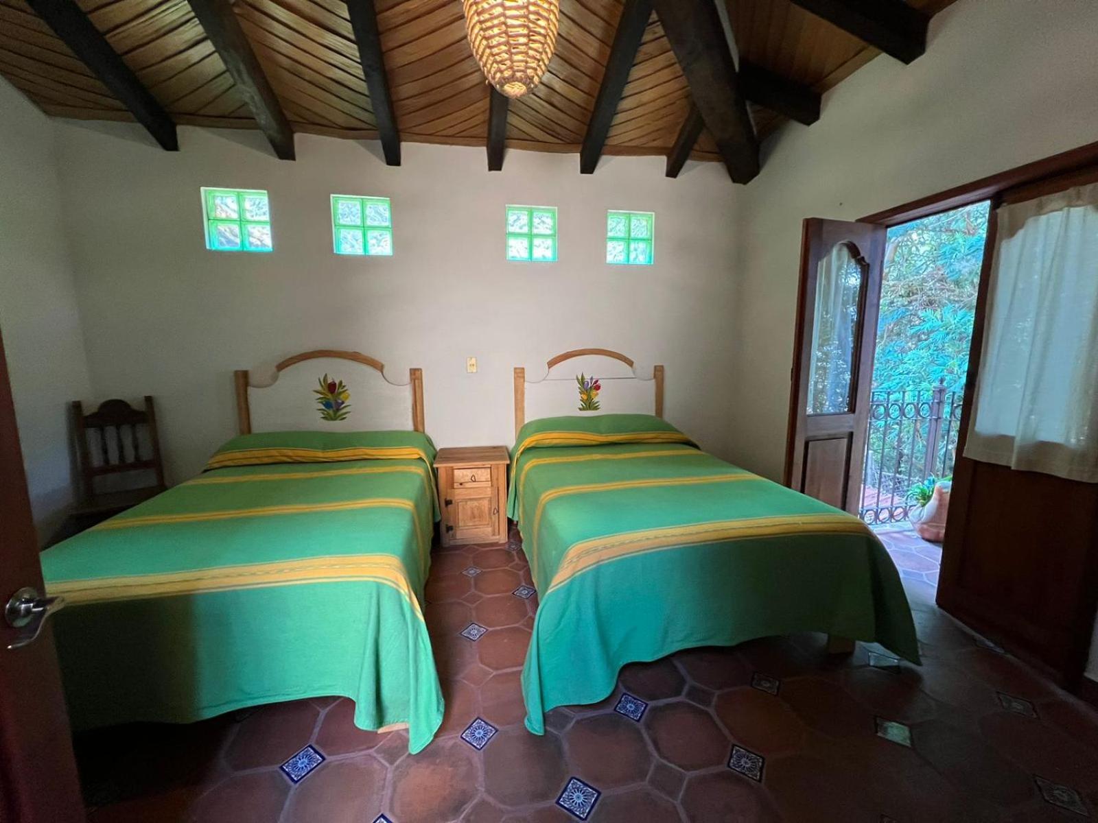 Standard Twin Room - Photo 10