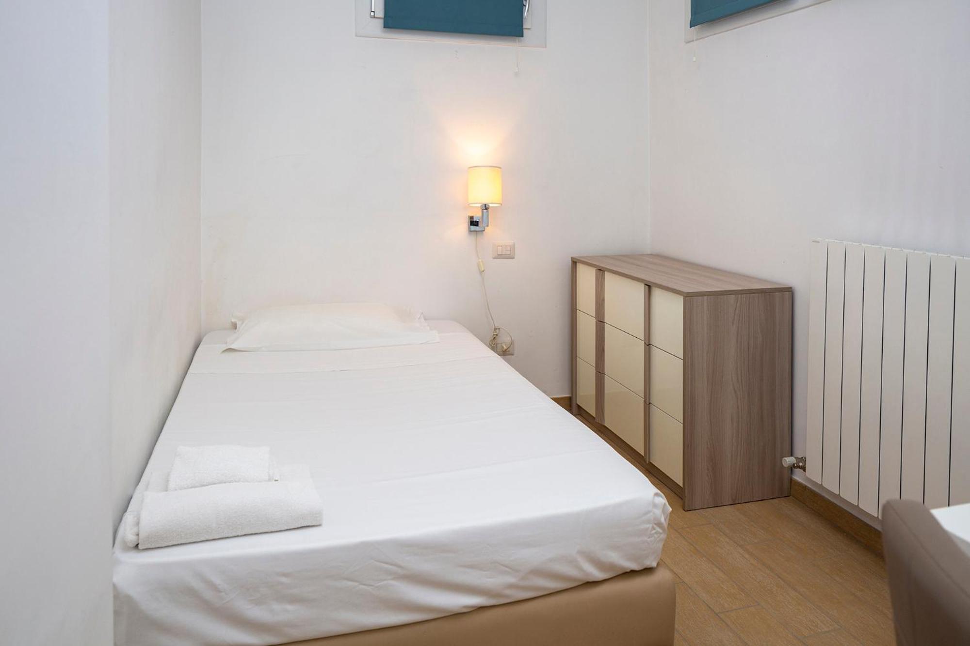 Single Room with Shared Bathroom