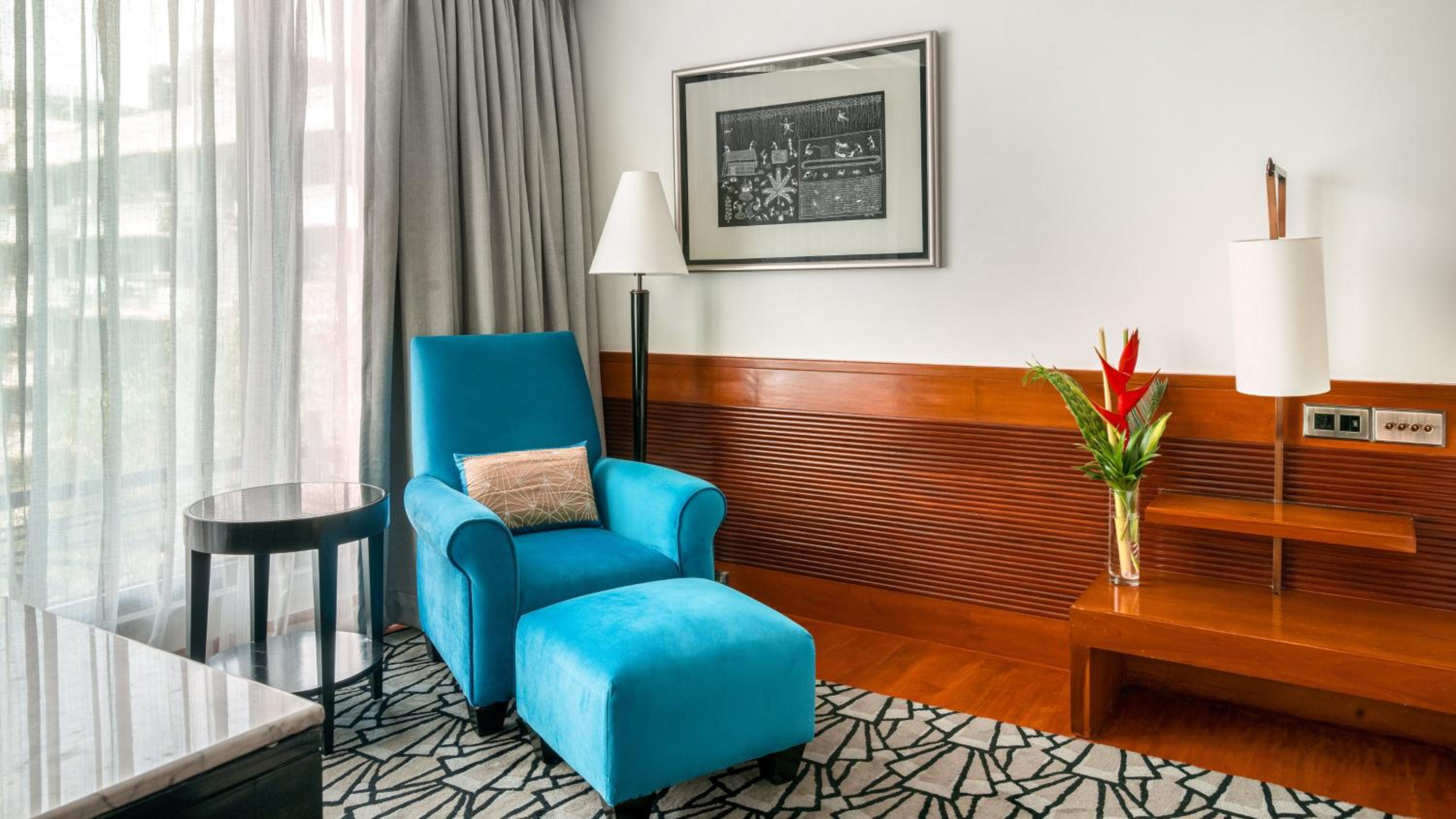Classic King Room with Bay View - Photo 9