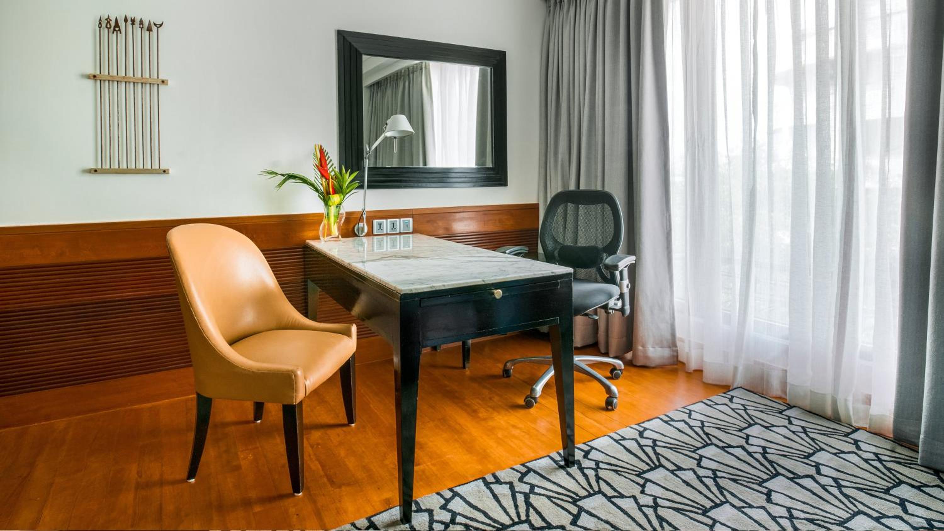 Classic King Room with Bay View - Photo 7