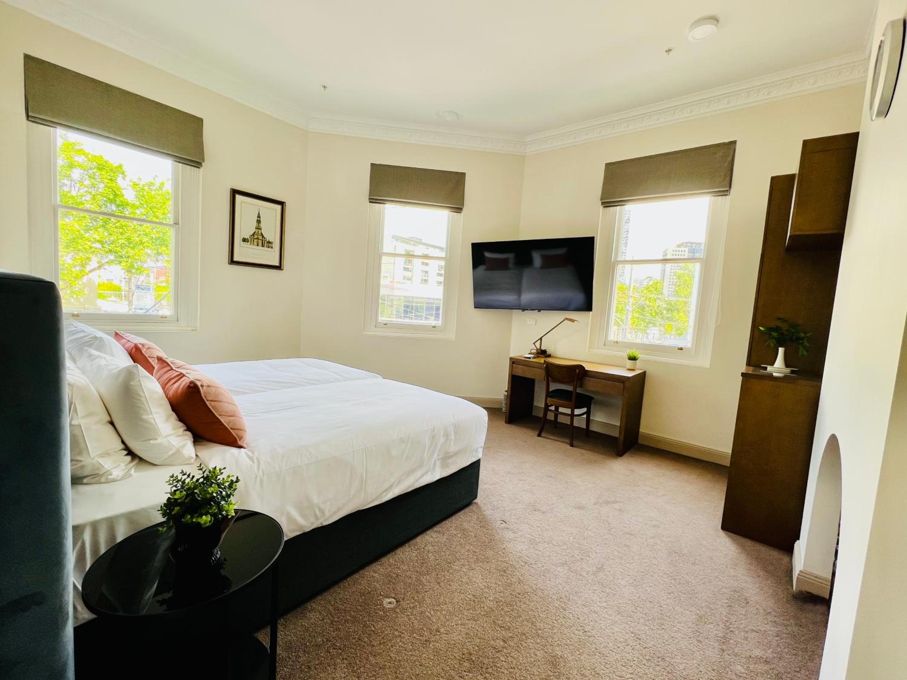 Deluxe King Suite