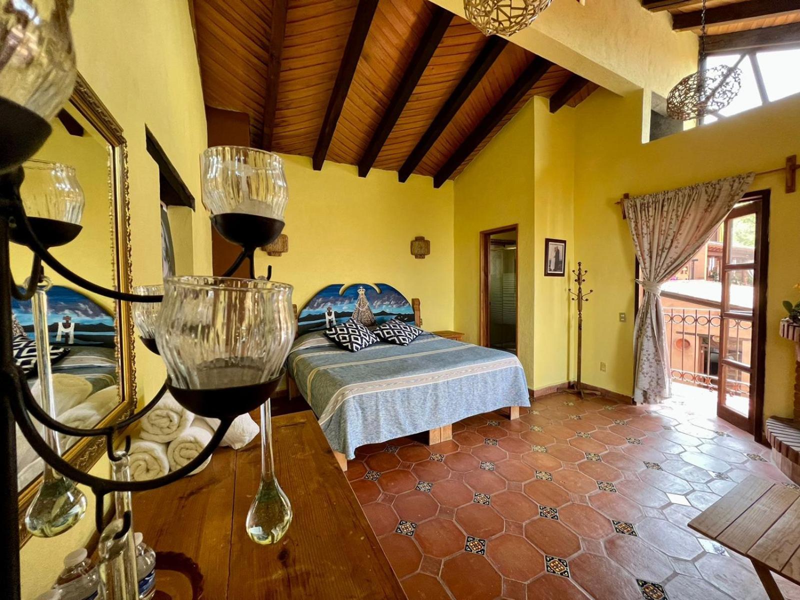 Quadruple Room with Lake View - Photo 3