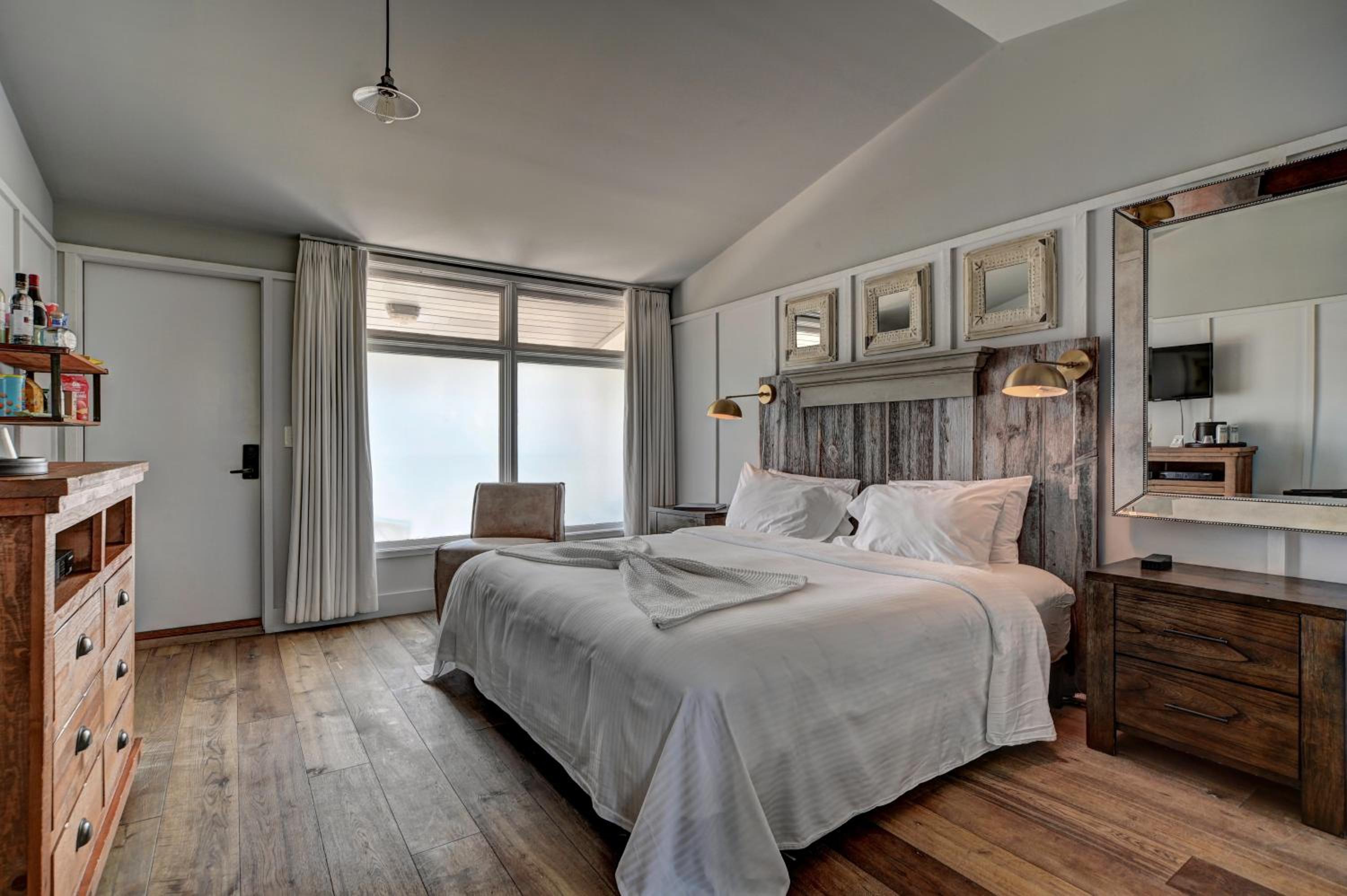 Deluxe King Room With Balcony