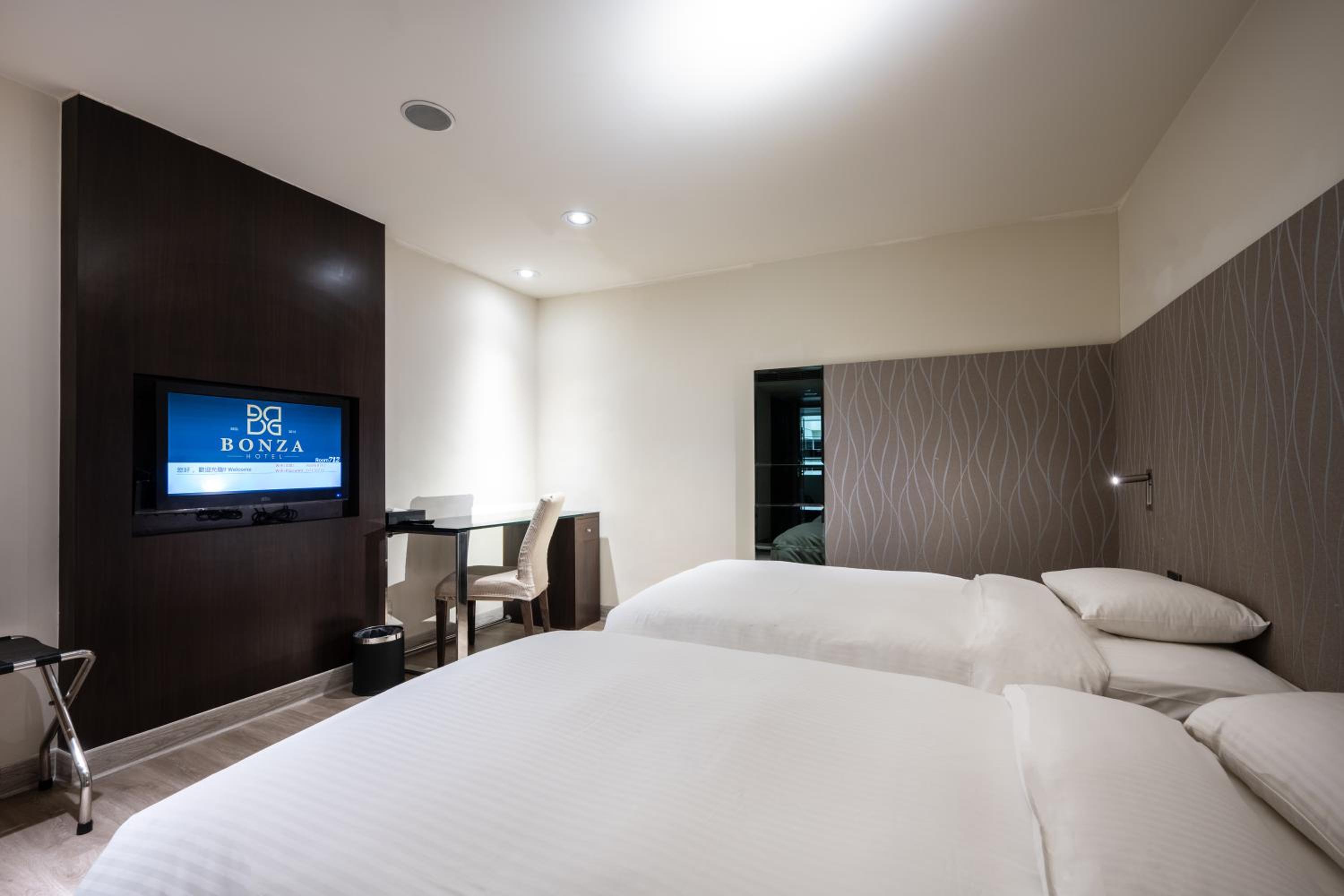 Standard Twin Room photo 2