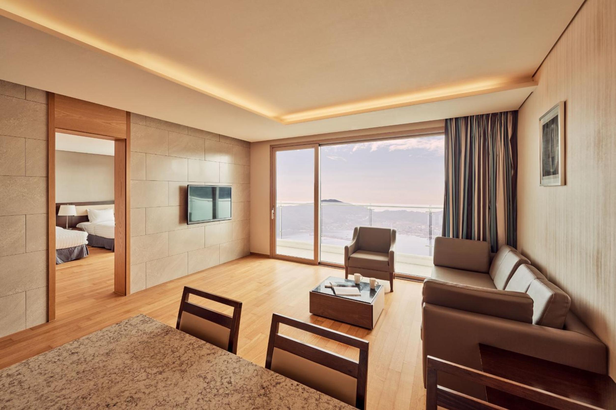 Silver Suite (With Kitchenette, Ocean View)
