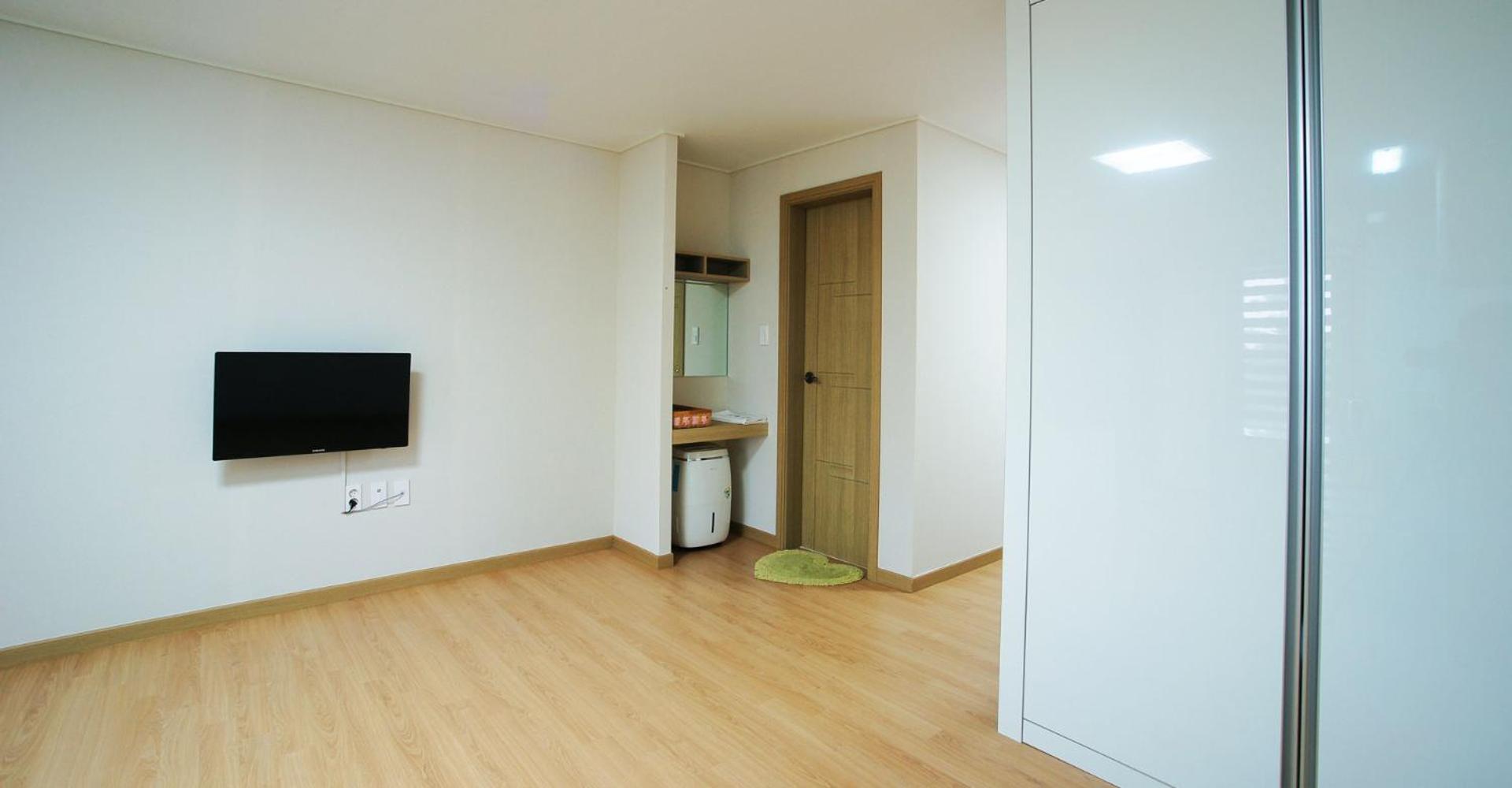 One-Bedroom House - Photo 3