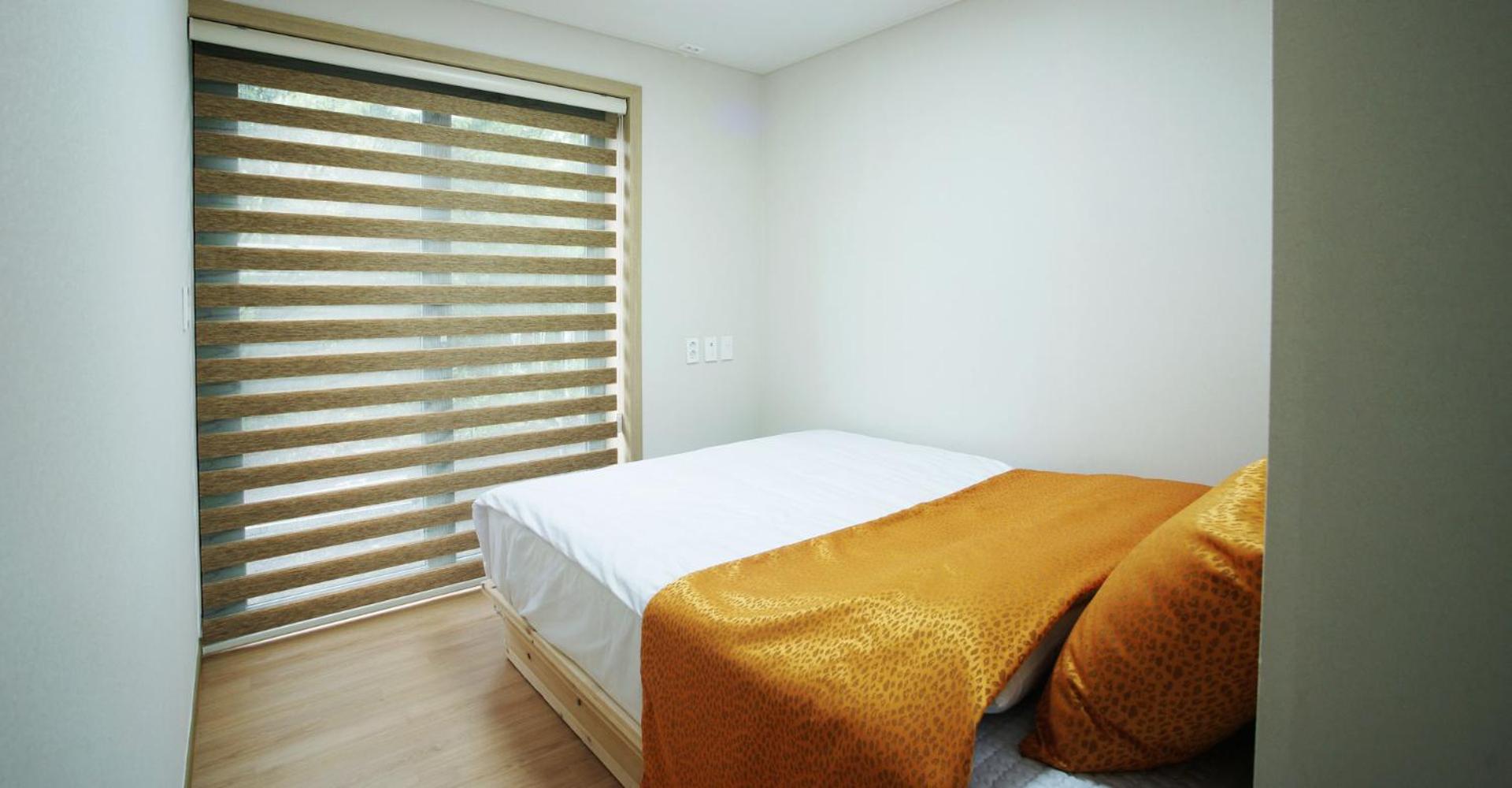 One-Bedroom House - Photo 5