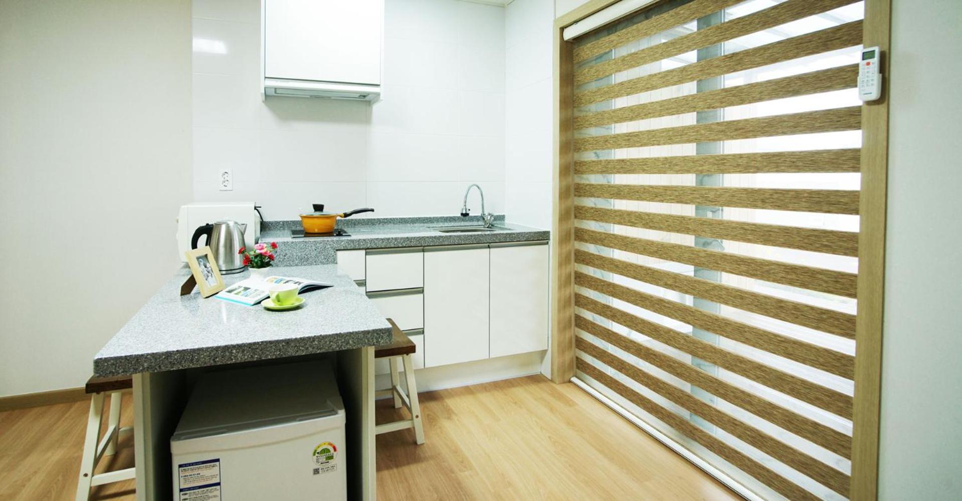 One-Bedroom House - Photo 6
