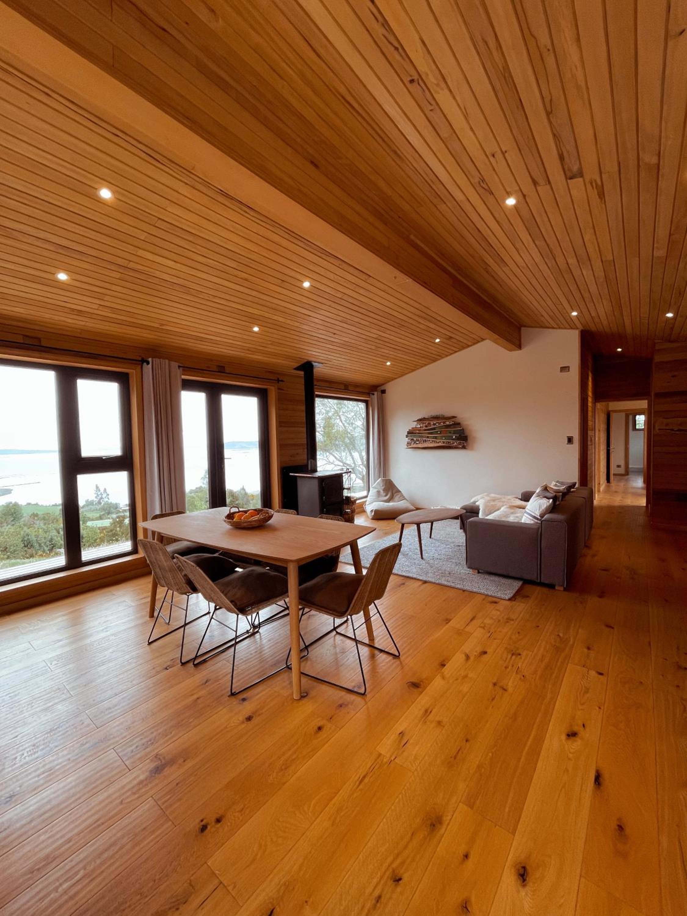 Three-Bedroom House photo 2