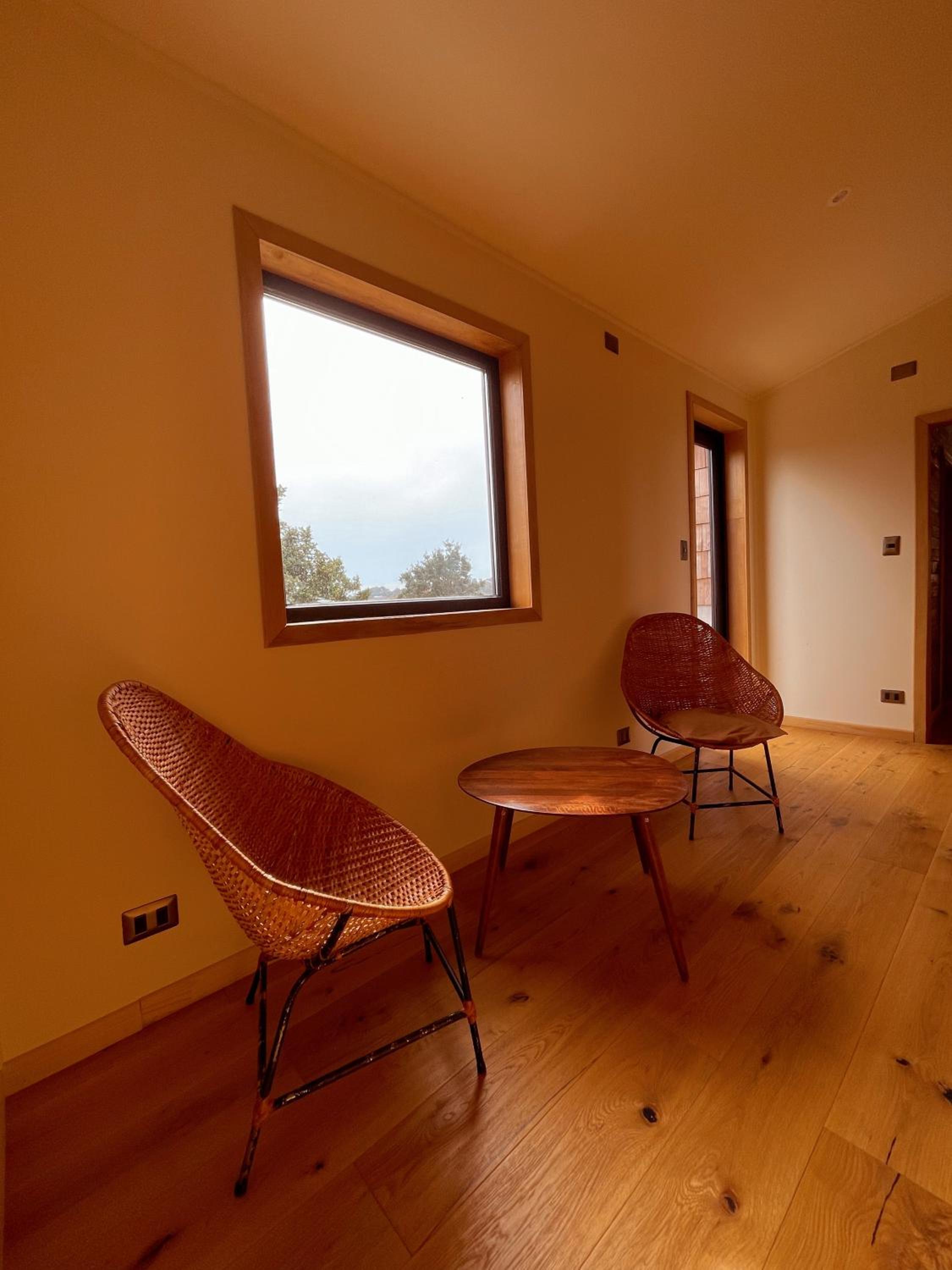 Three-Bedroom House photo 3