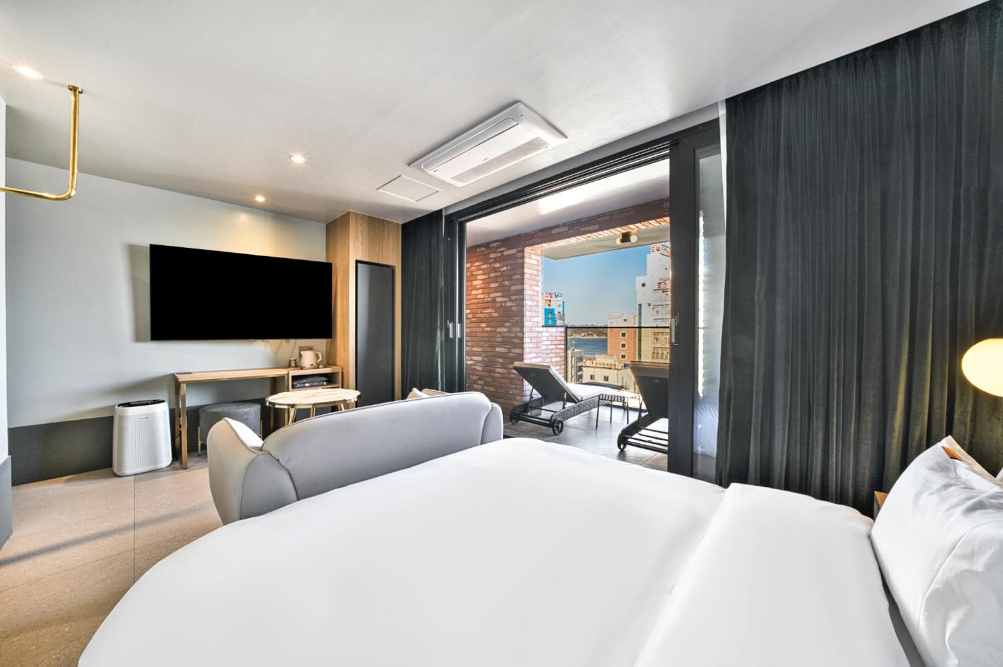 Premium Double Room with Terrace and Sea View - Photo 5