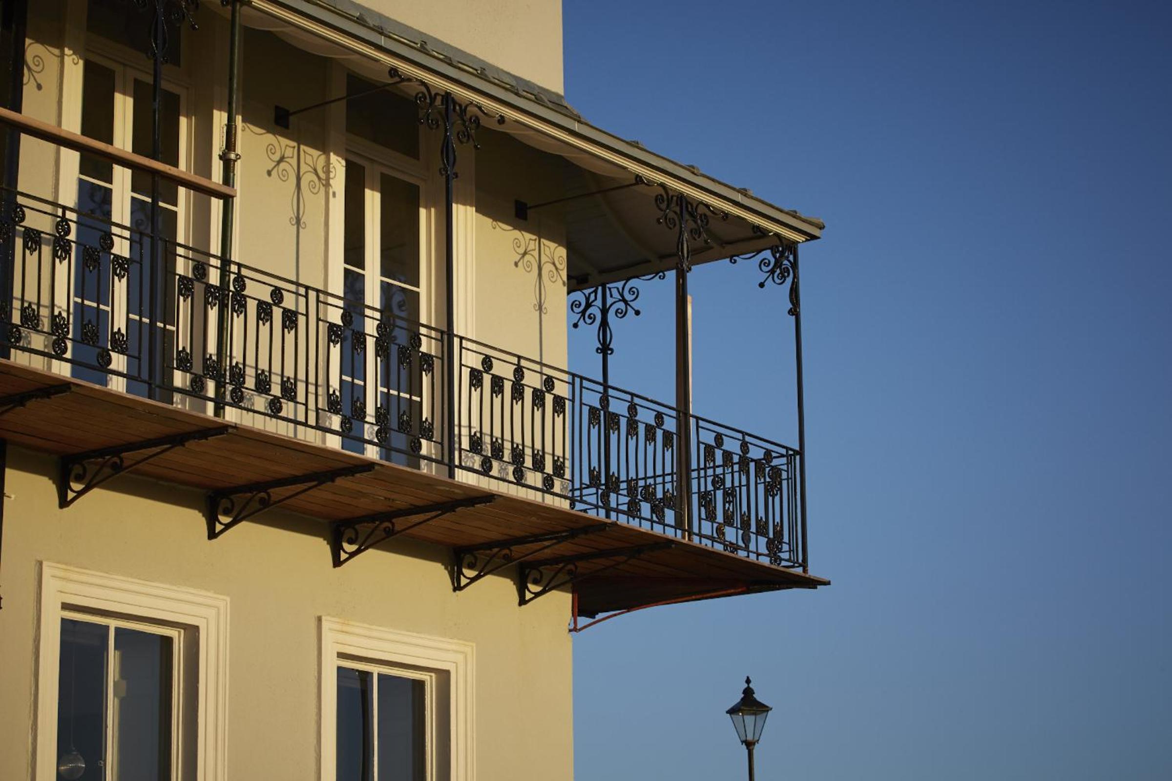Deluxe Suite with Balcony and Sea View photo 3