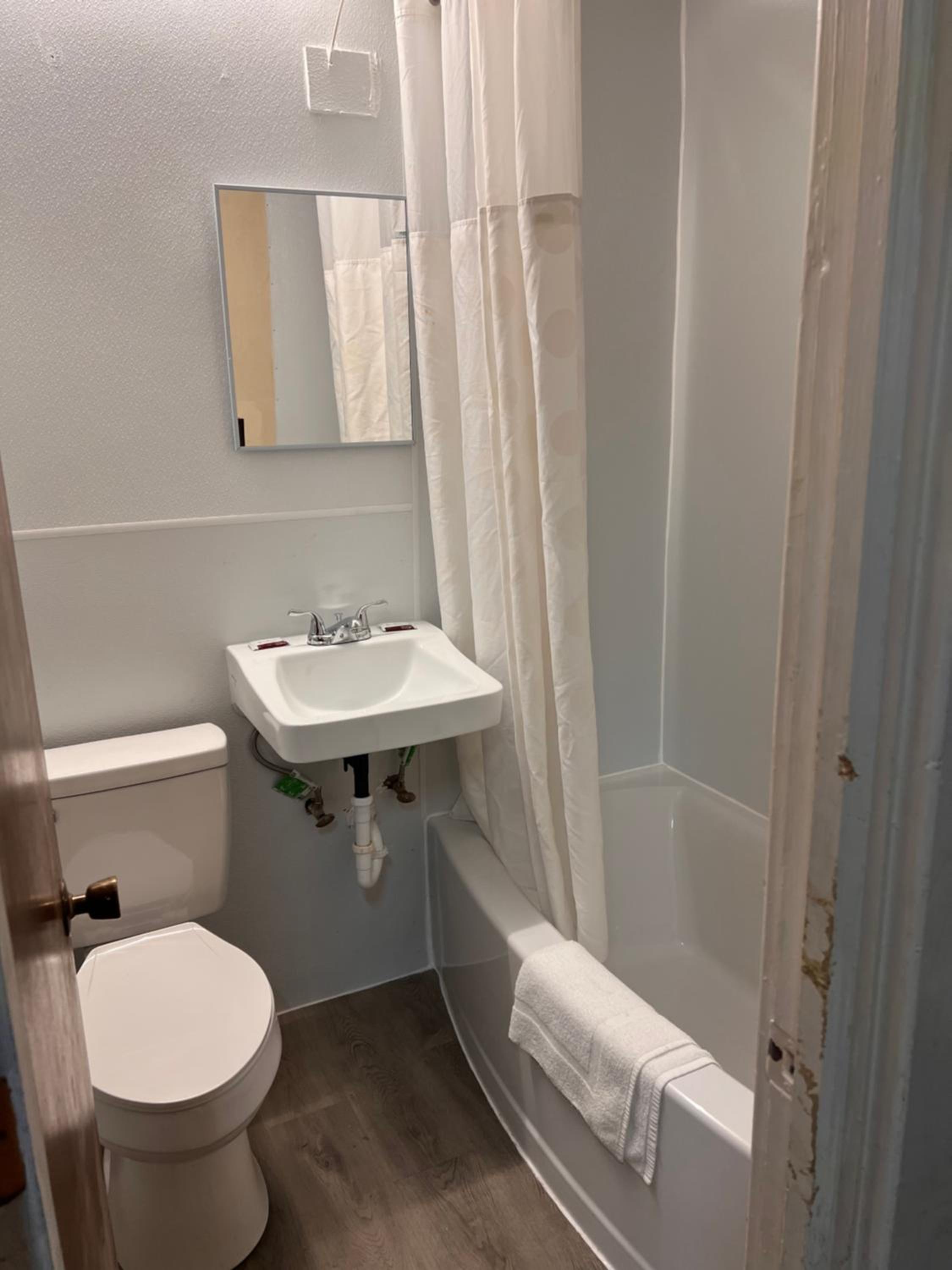 Queen Room photo 2