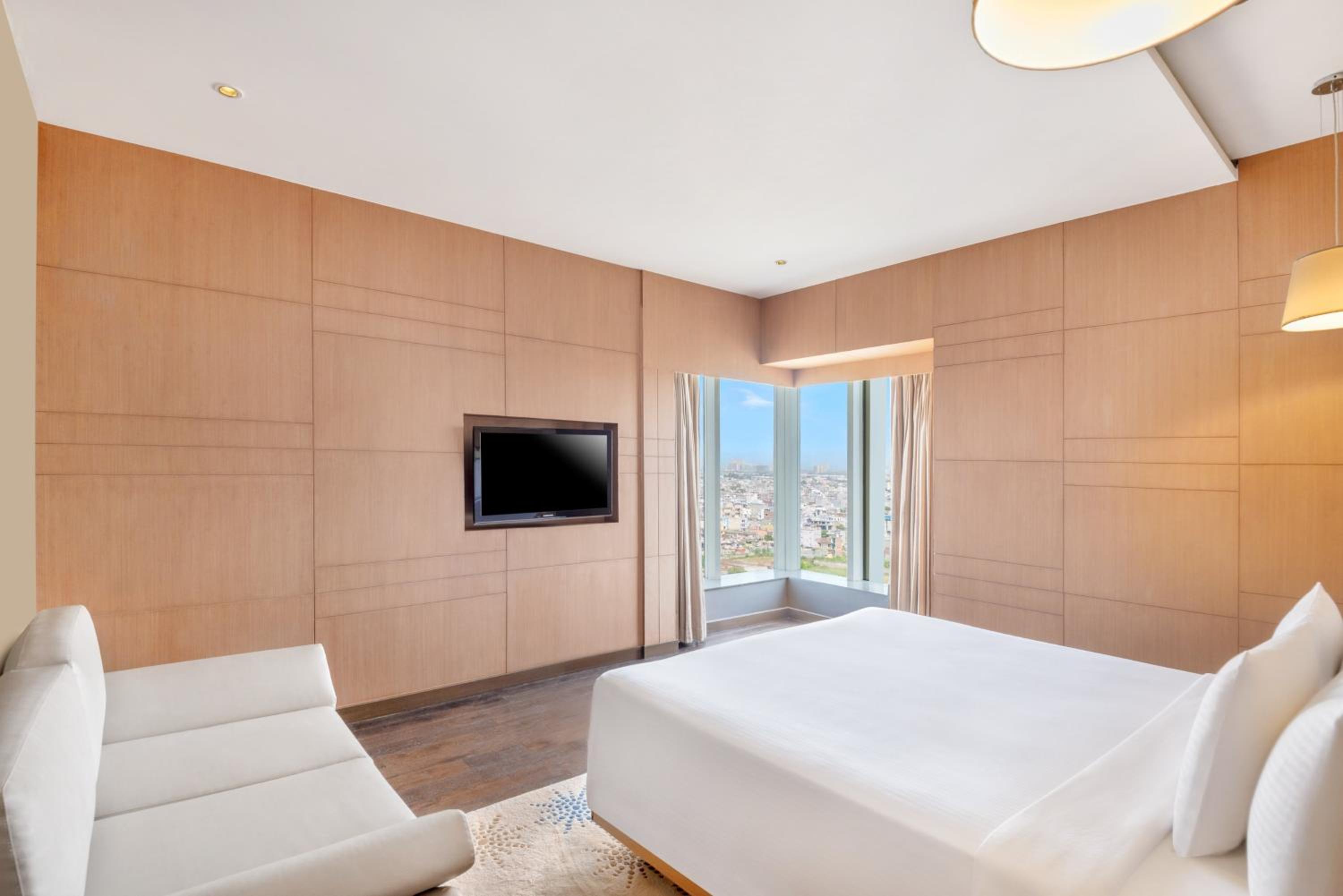 One-Bedroom Suite Lounge Access