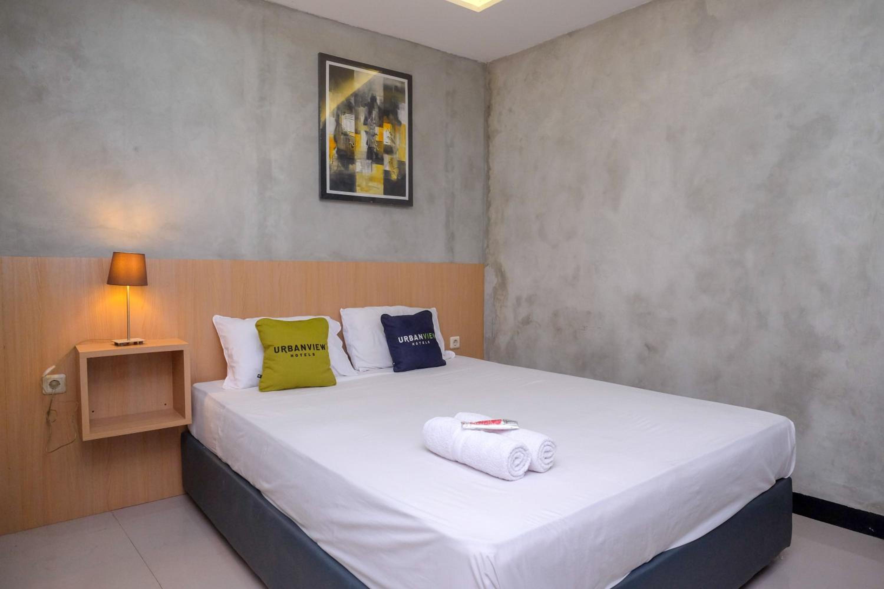 Deluxe Room - Photo 12