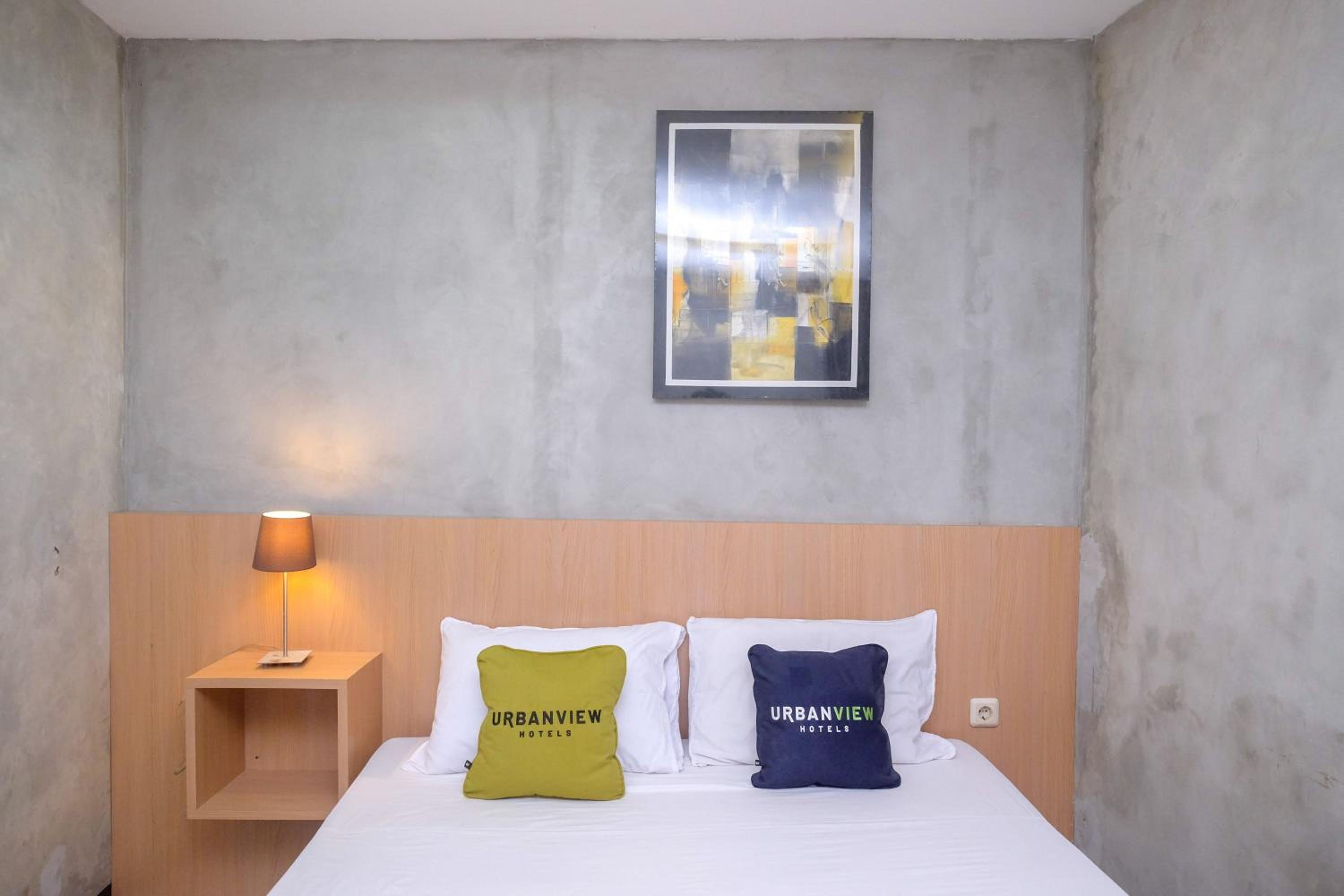 Deluxe Room - Photo 11