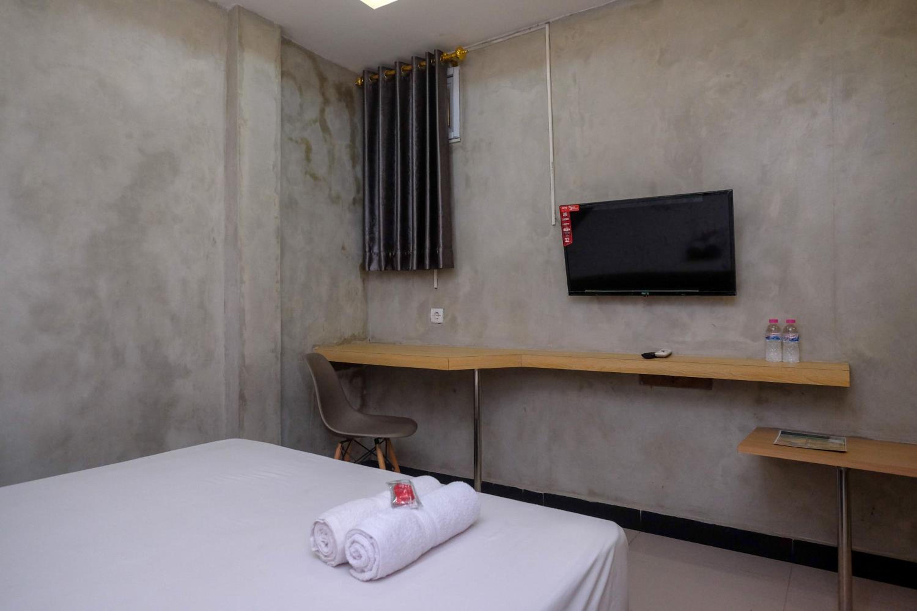 Deluxe Room - Photo 10