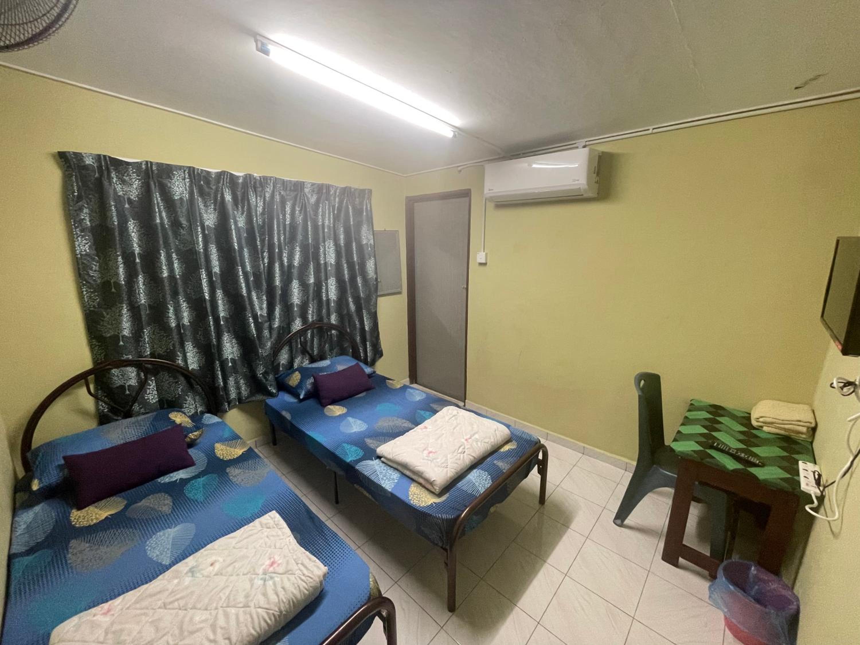 Small Twin Room photo 1
