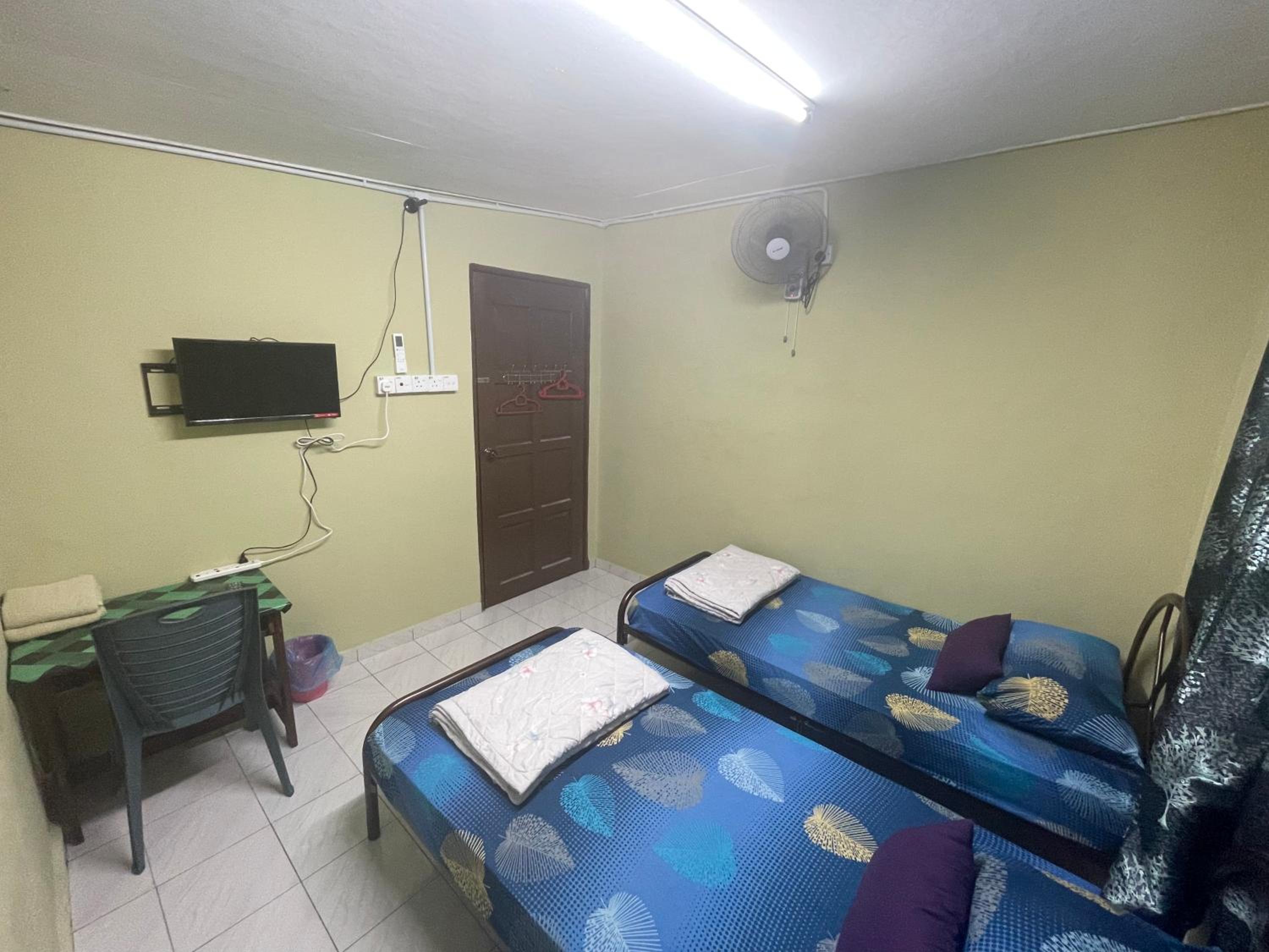 Small Twin Room photo 2