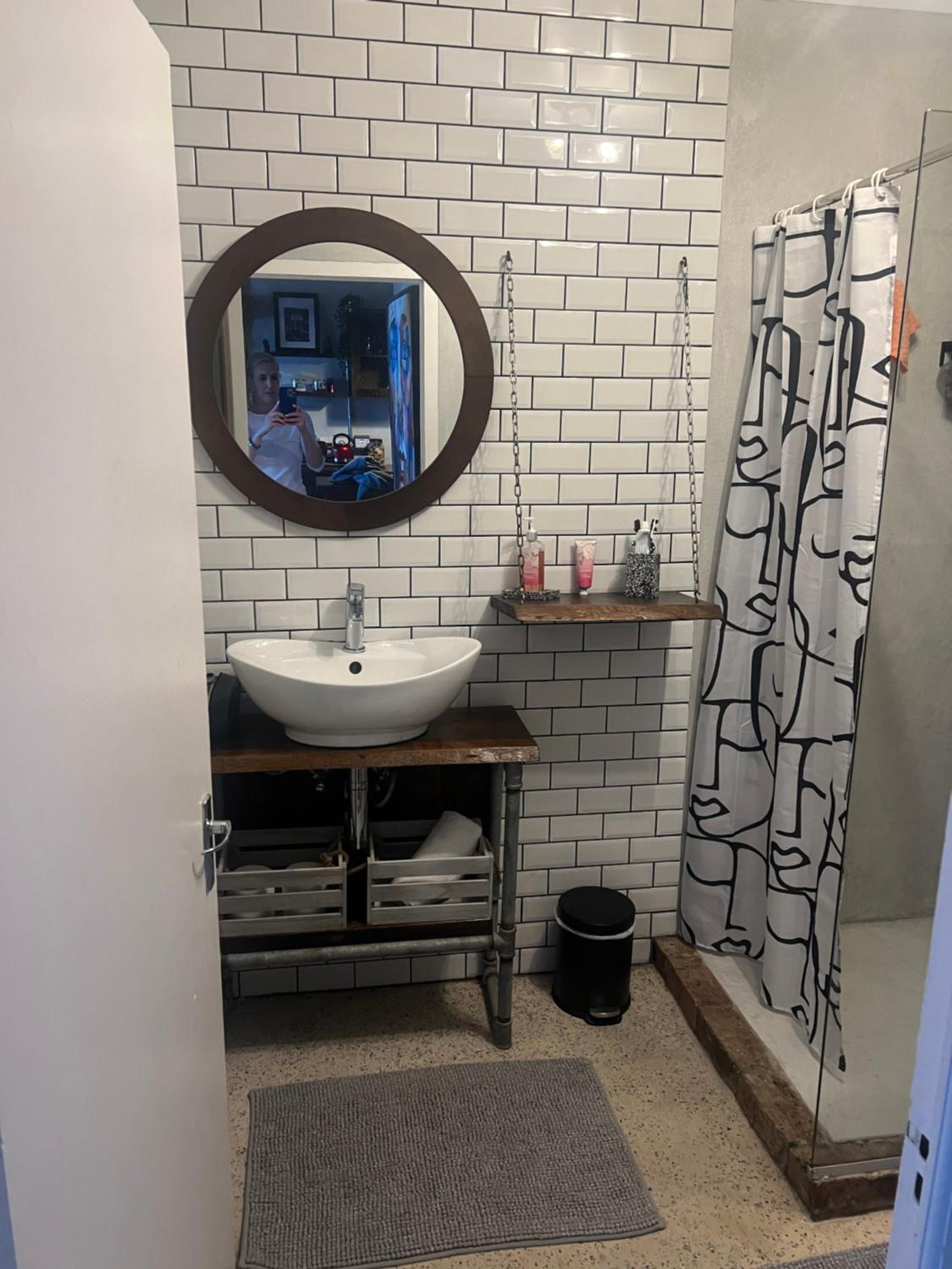 One-Bedroom Apartment - Photo 14