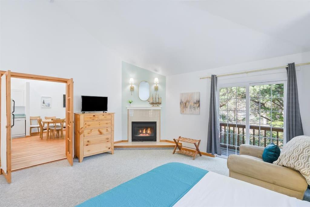 Three-Bedroom House - Photo 27