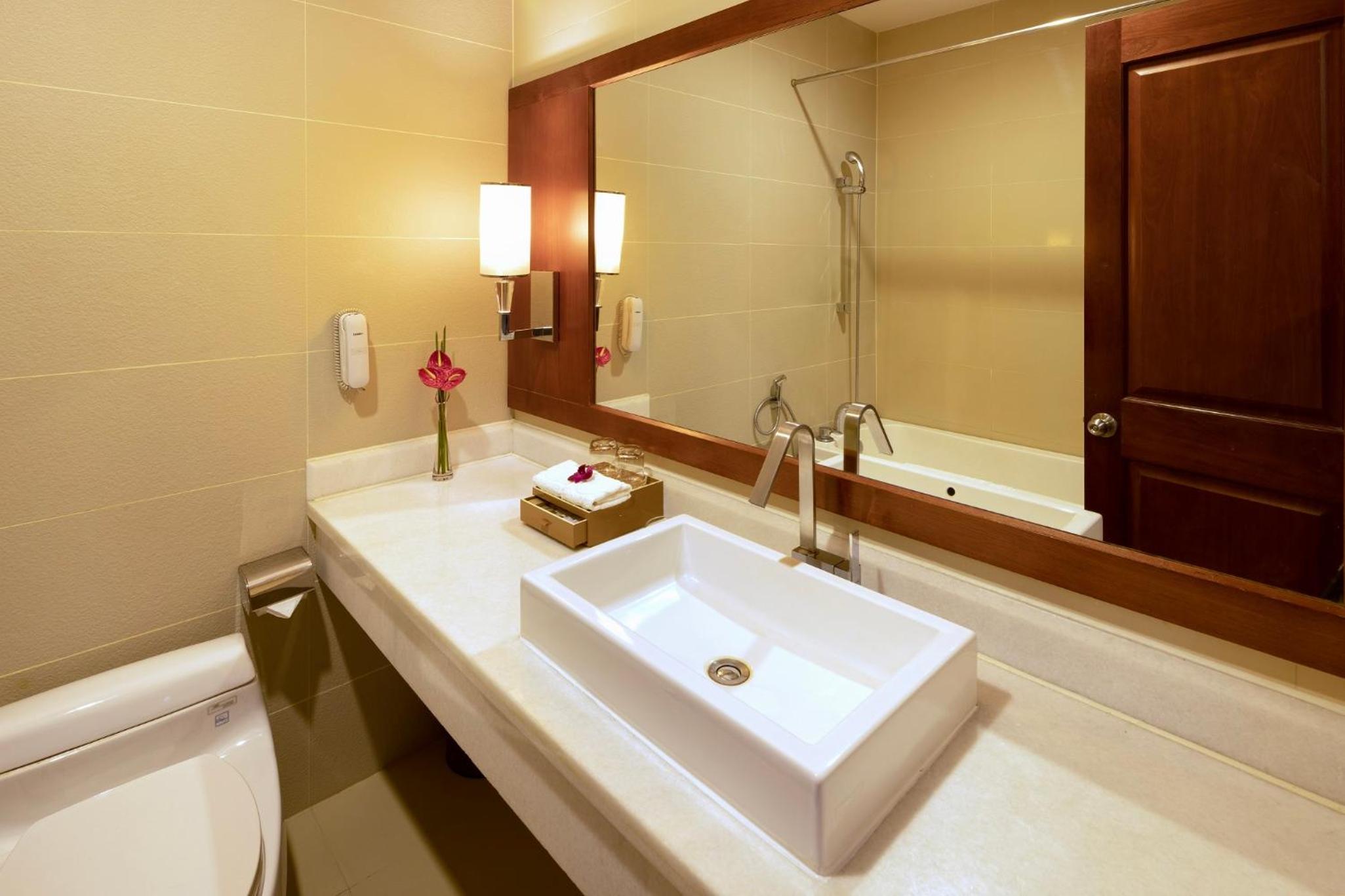 Deluxe Double with Window + Free Mini-bar photo 2