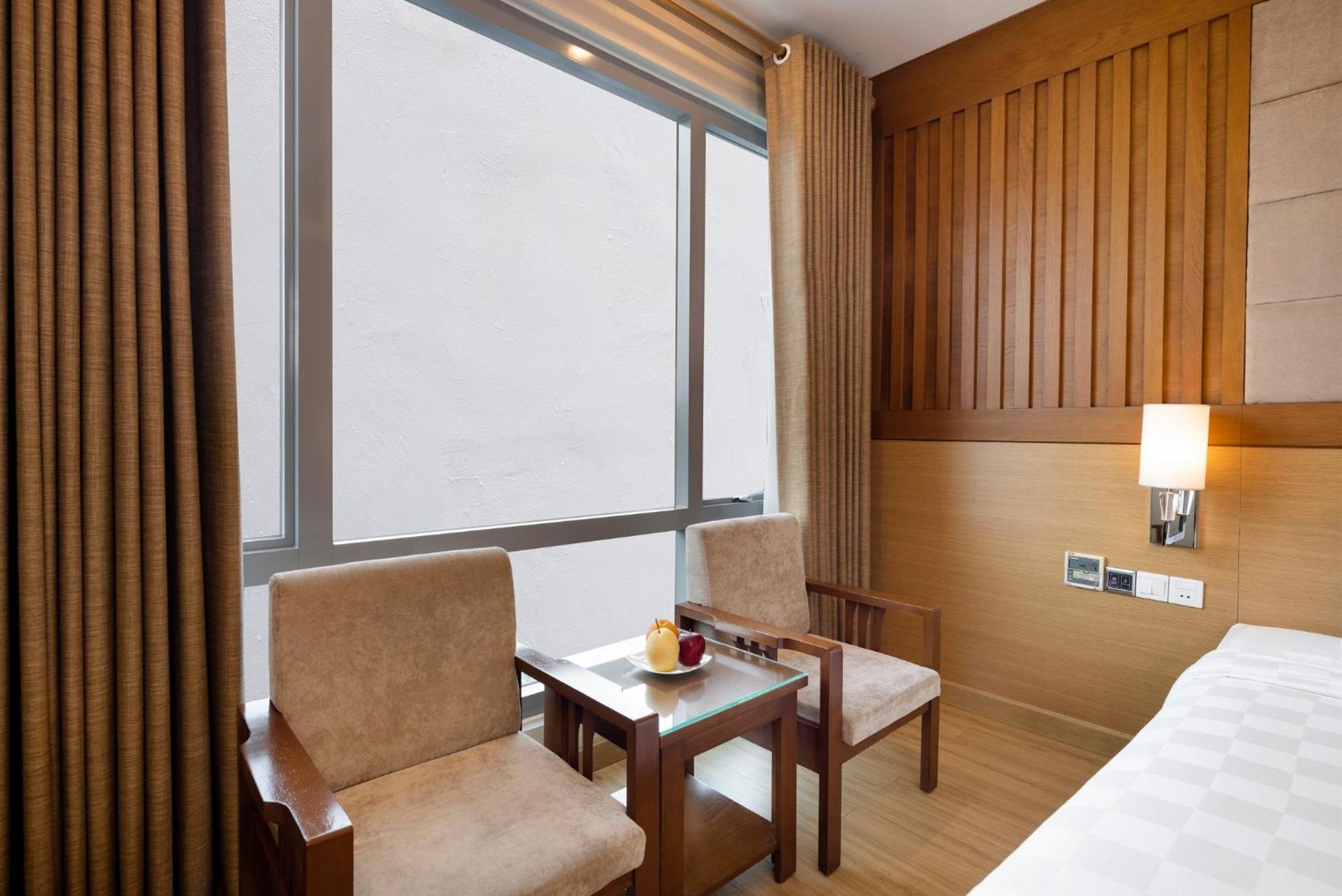 Deluxe Twin Room with Window + Free Mini-bar photo 3