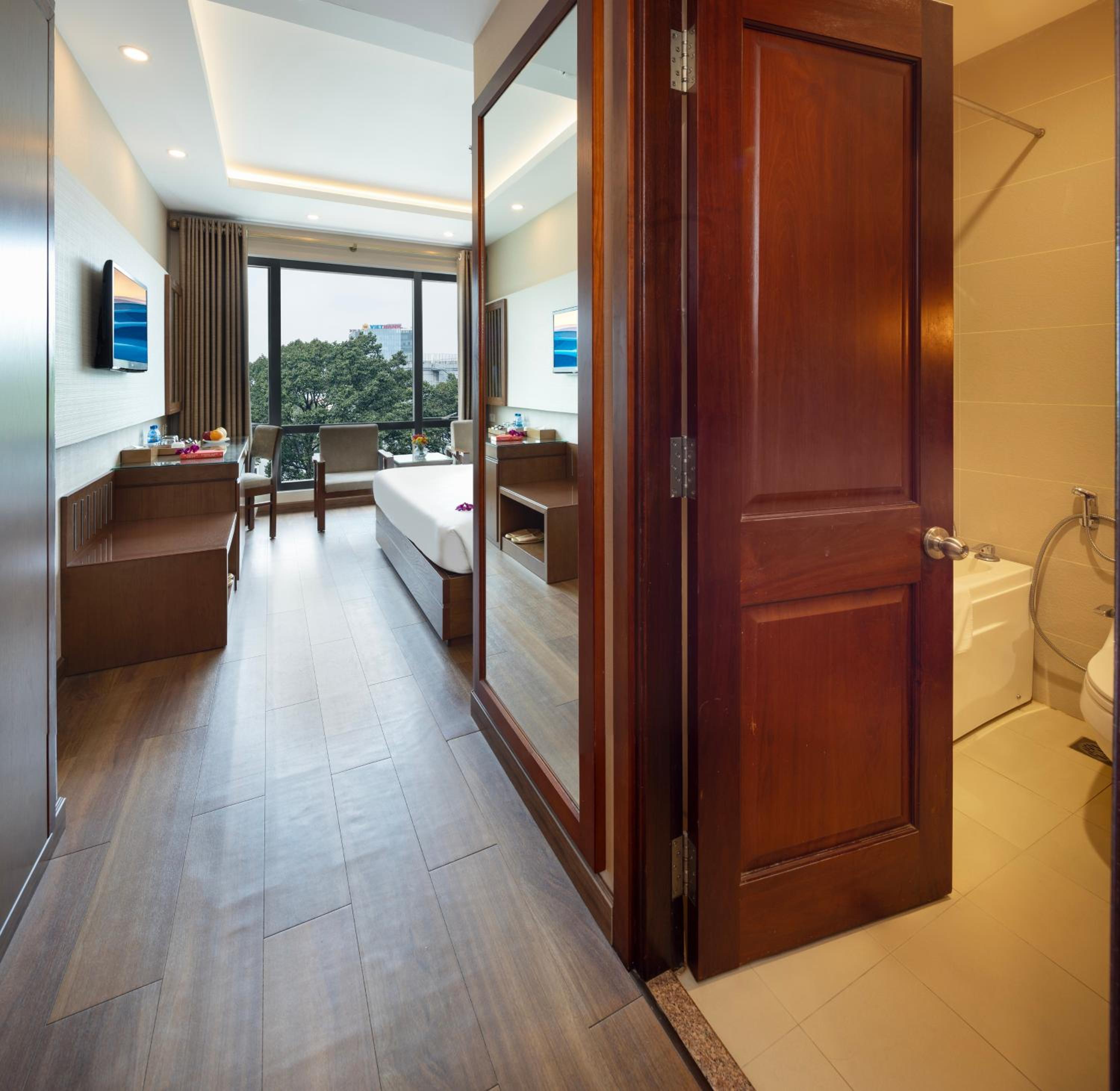 Premium Deluxe Double with Window + Free Mini-bar