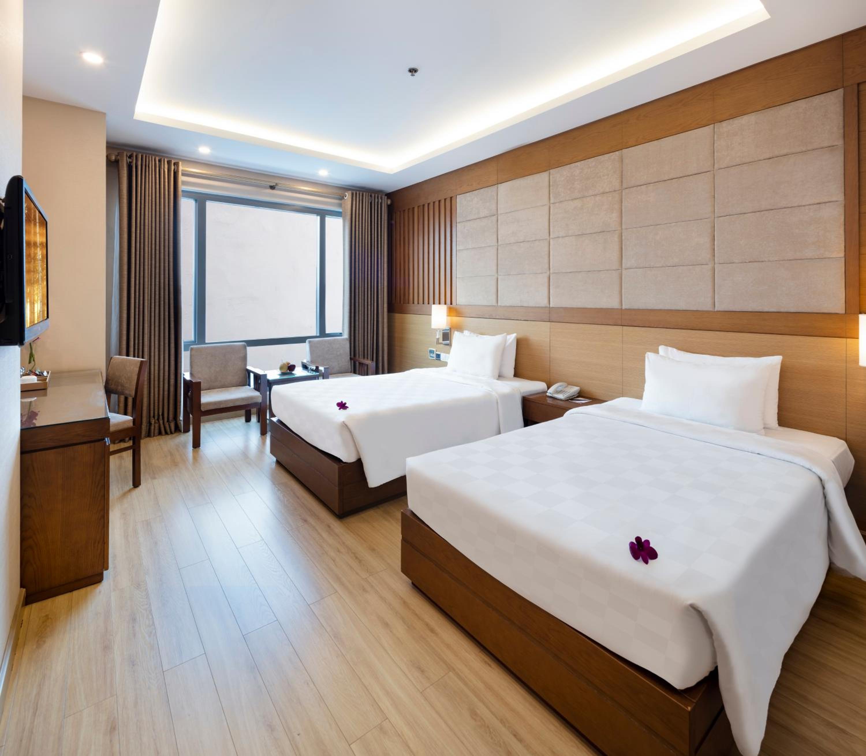 Deluxe Twin Room with Window + Free Mini-bar