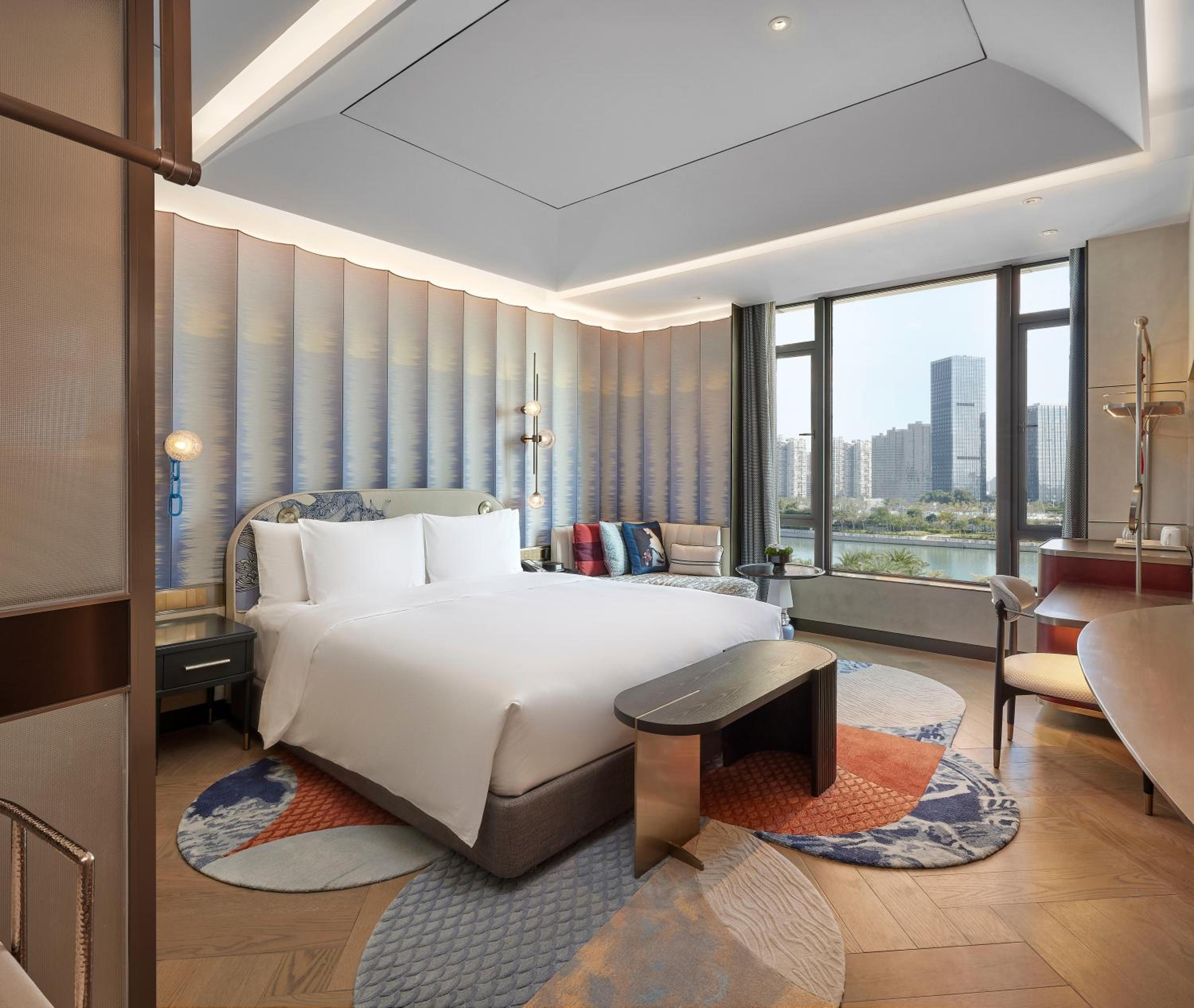 Standard King Room with Lake View - Photo 1